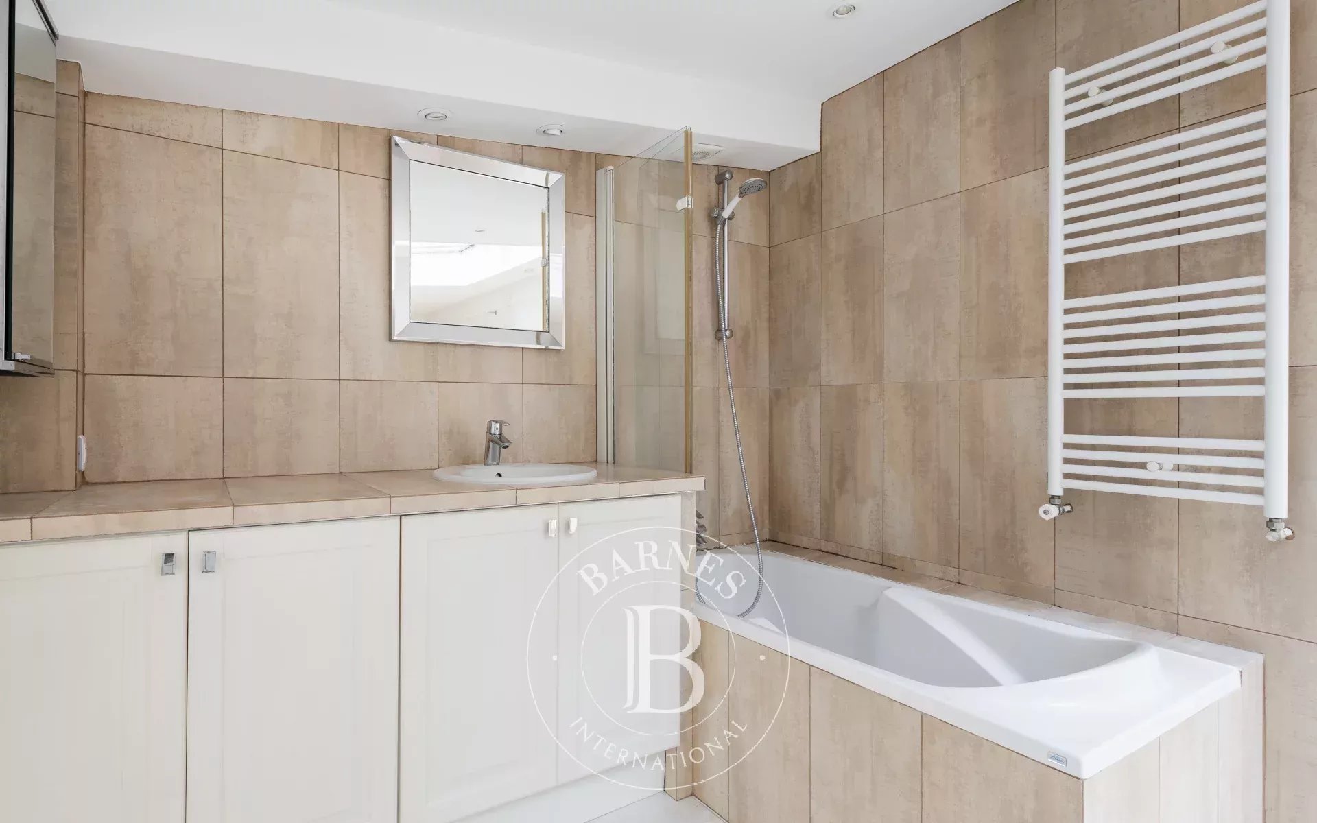 Daire Paris 18ème - picture 14