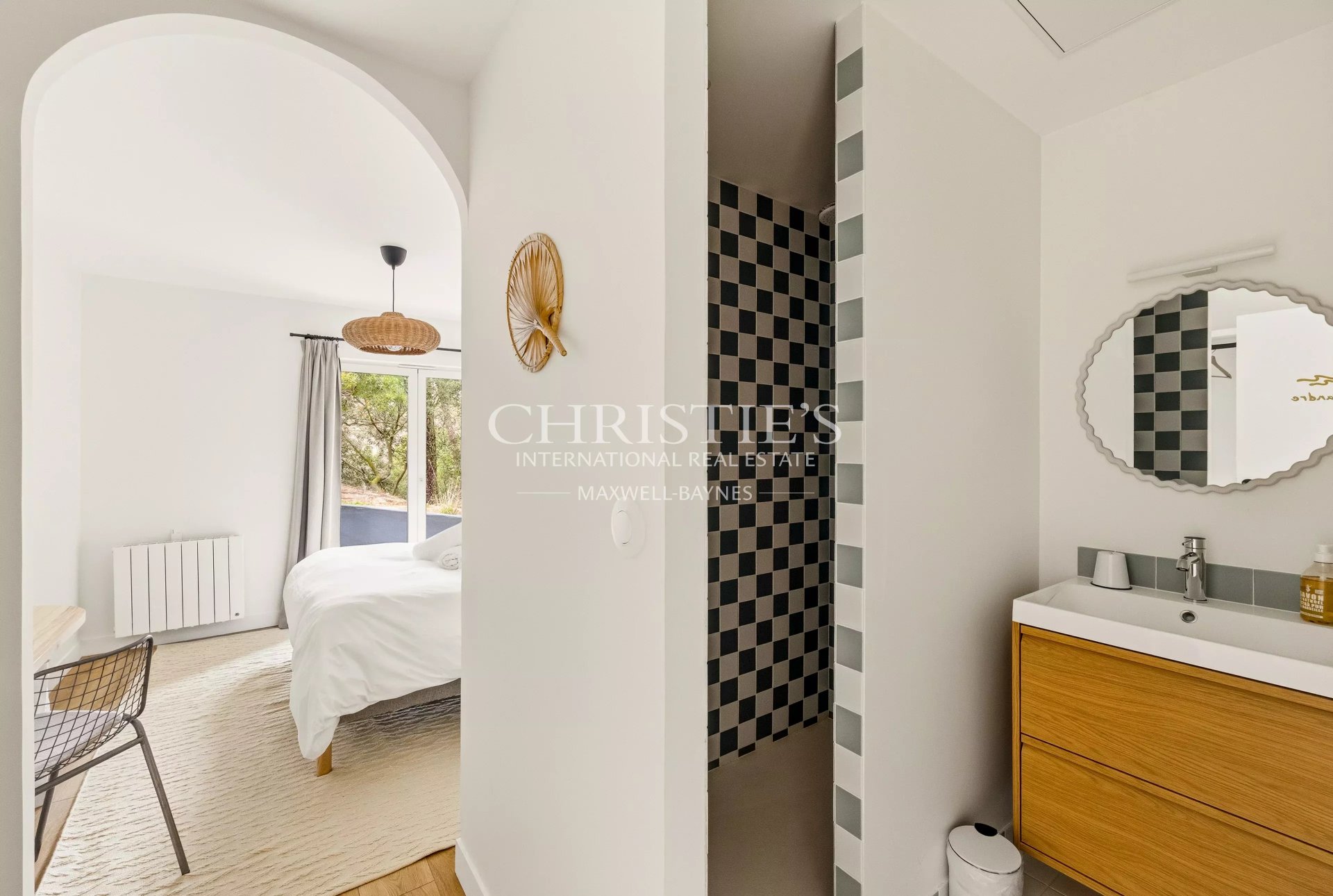 6 Bedroom Villa/Townhouse's Image 12
