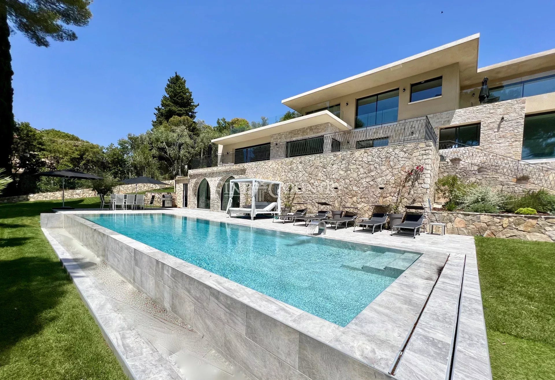 Photo of Villa for sale in Mougins with panoramic sea view