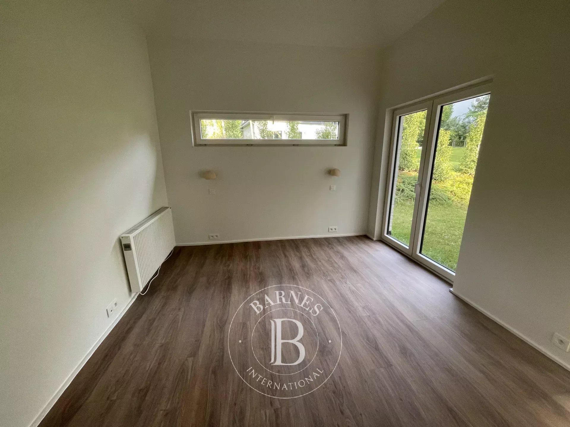 Barbizon - Charming concierge with independent entrance