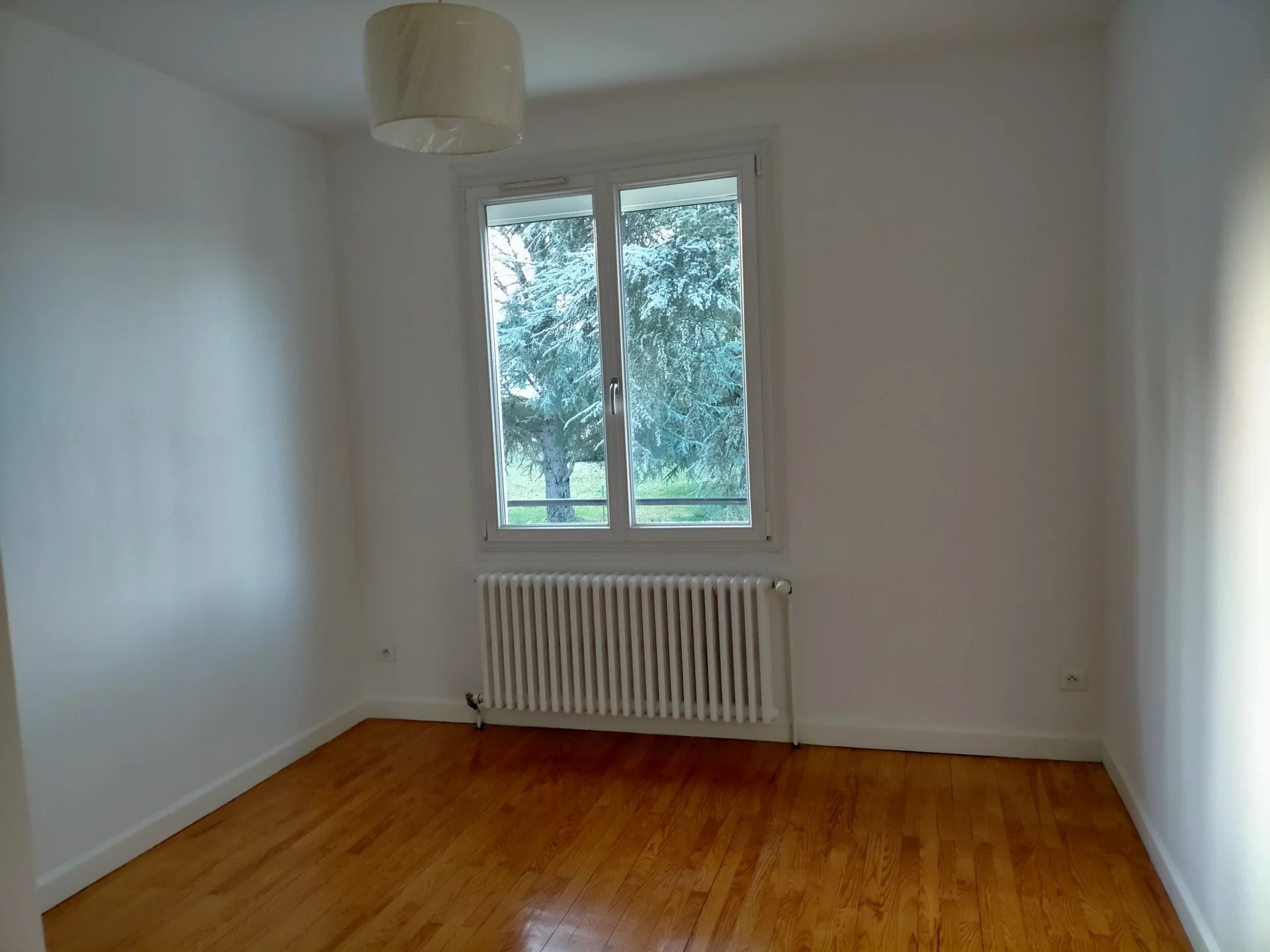 83124740 Location Francheville