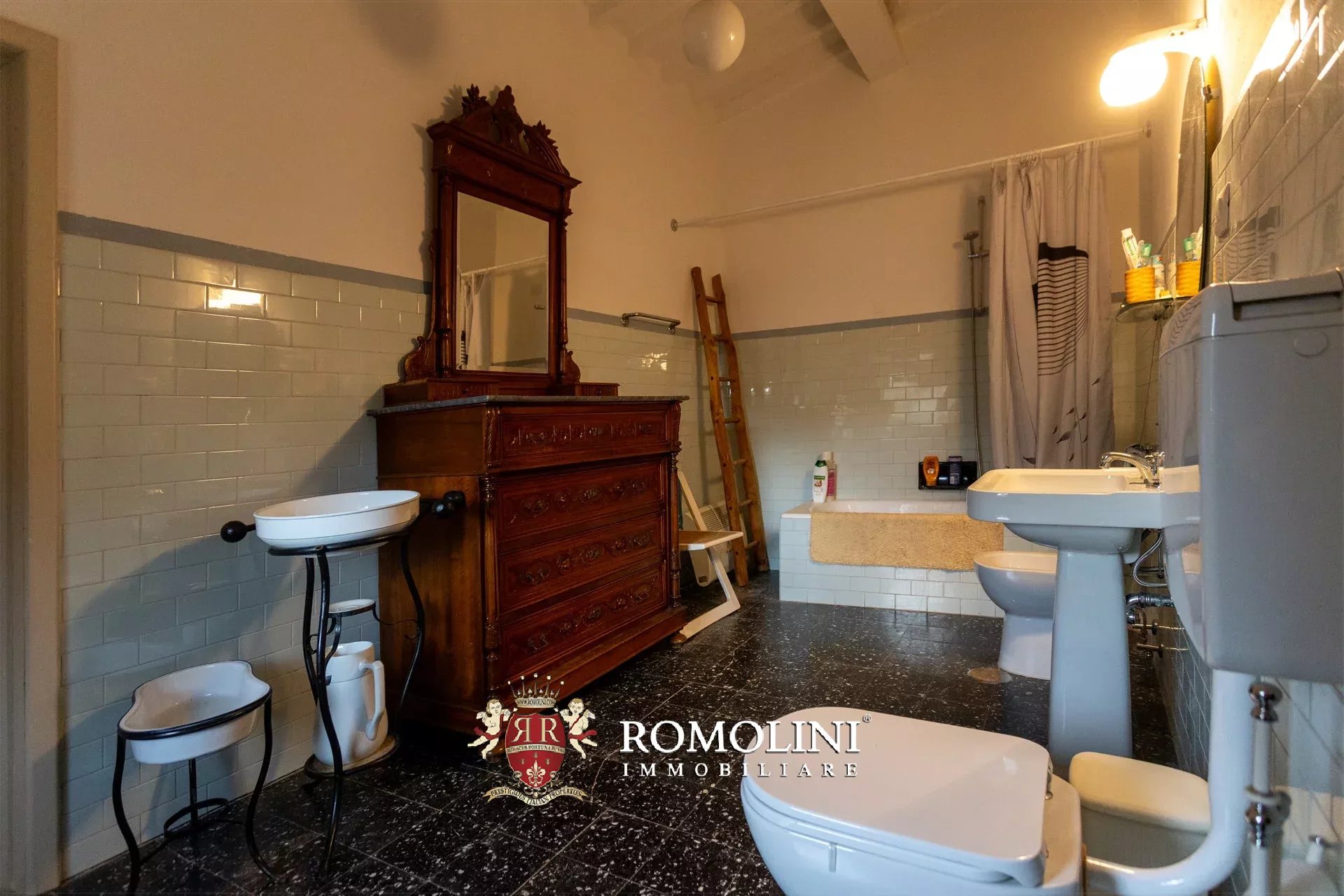 5 Bedroom Villa/Townhouse's Image 42