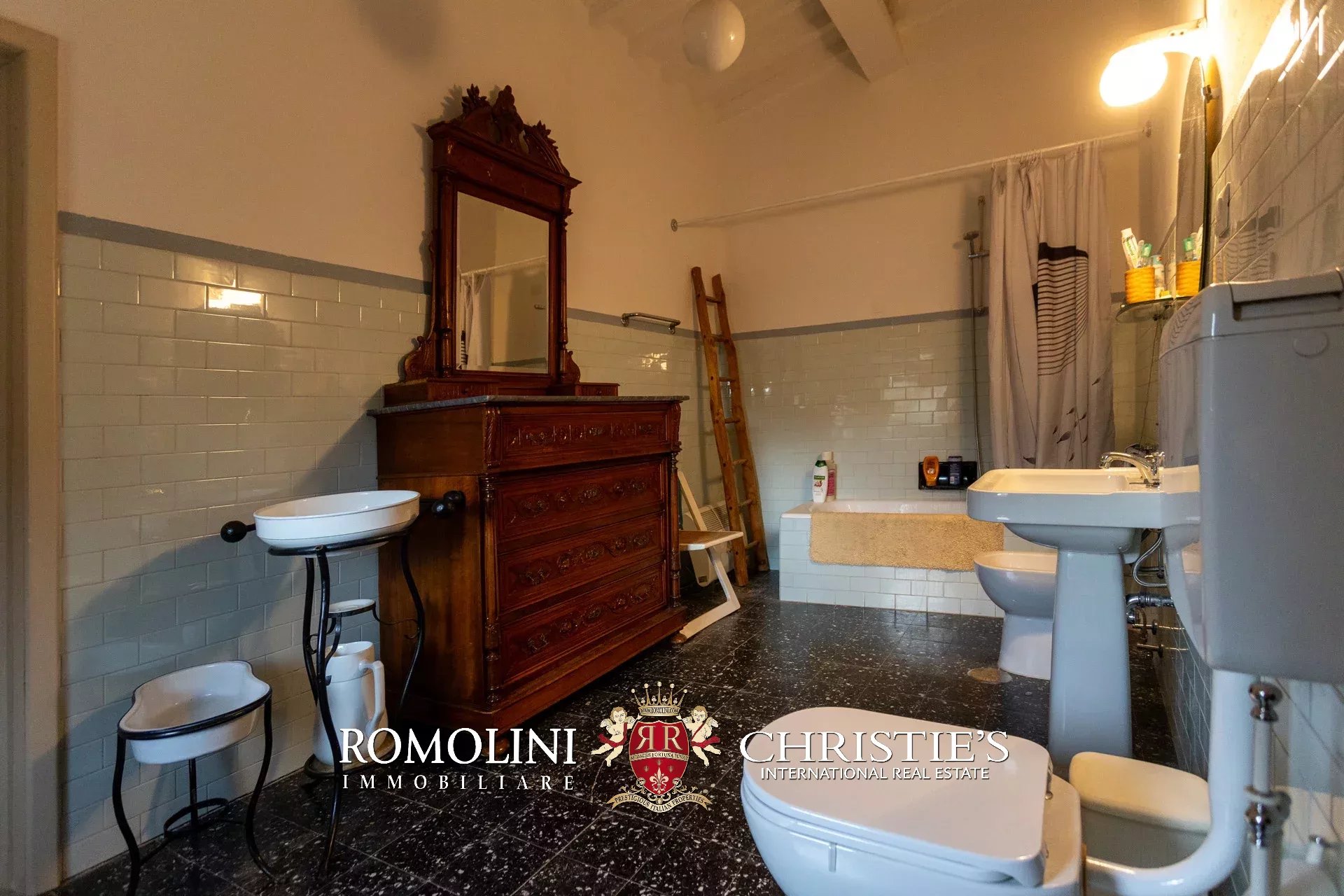5 Bedroom Villa/Townhouse's Image 42