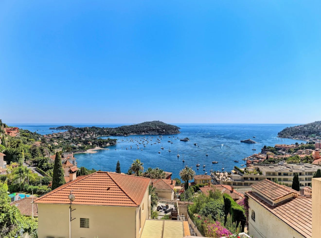 Villefranche sur mer //VUE PANORAMIQUE MER ET VILLE - VILLA 6 Pièces 170m2 // PISCINE - JARDIN - TERRASSES // Villefranche sur mer