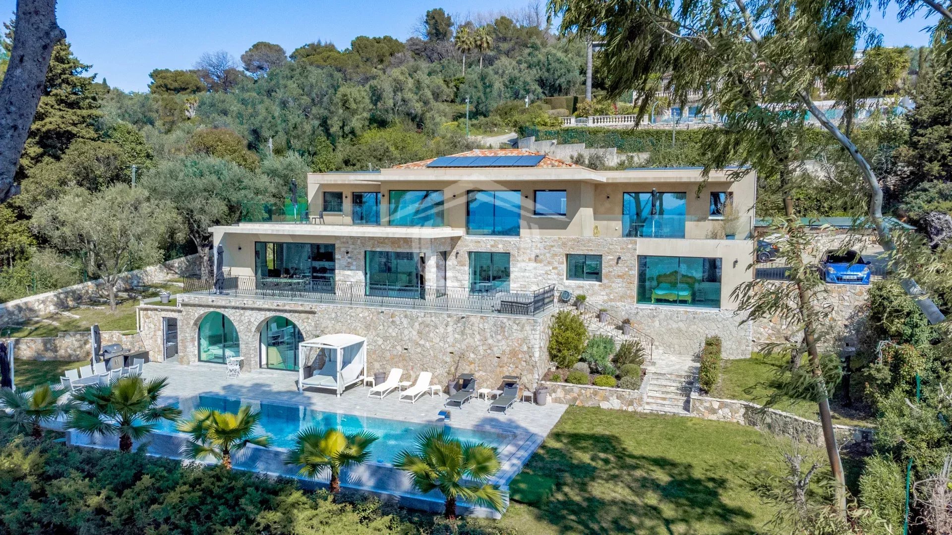 Agence immobilière de 