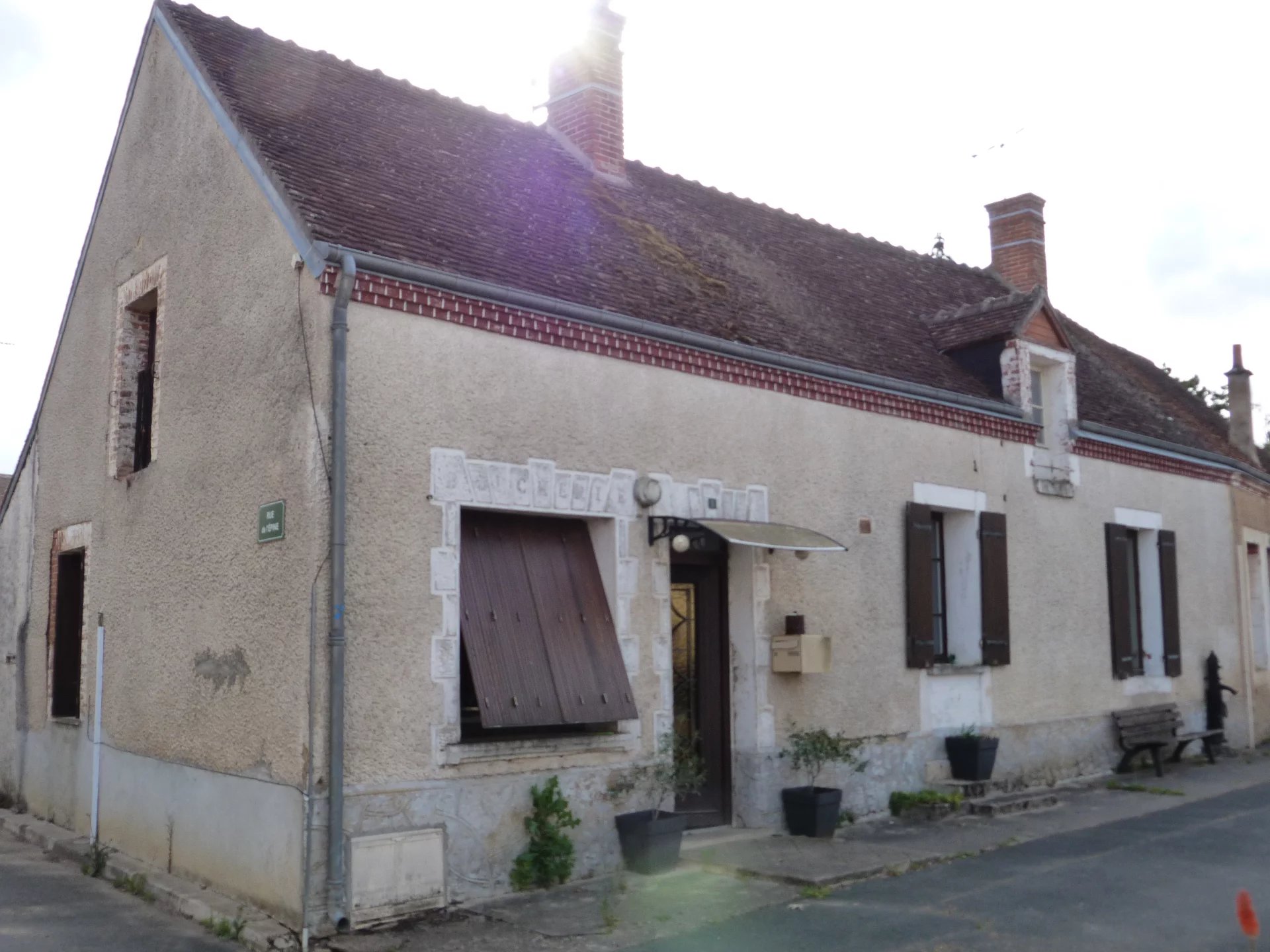 Bouges le Château : Maison T.4 - 3 Chambres 125 M²