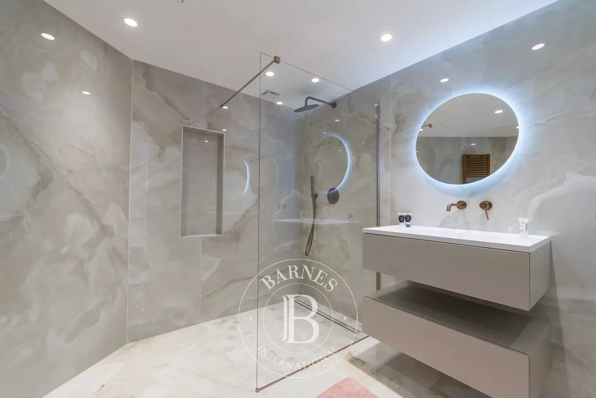 Ev Mougins - picture 11