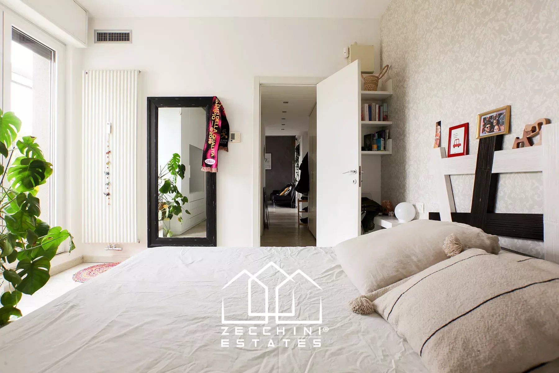 Pleasant one-bedroom with large terrace.