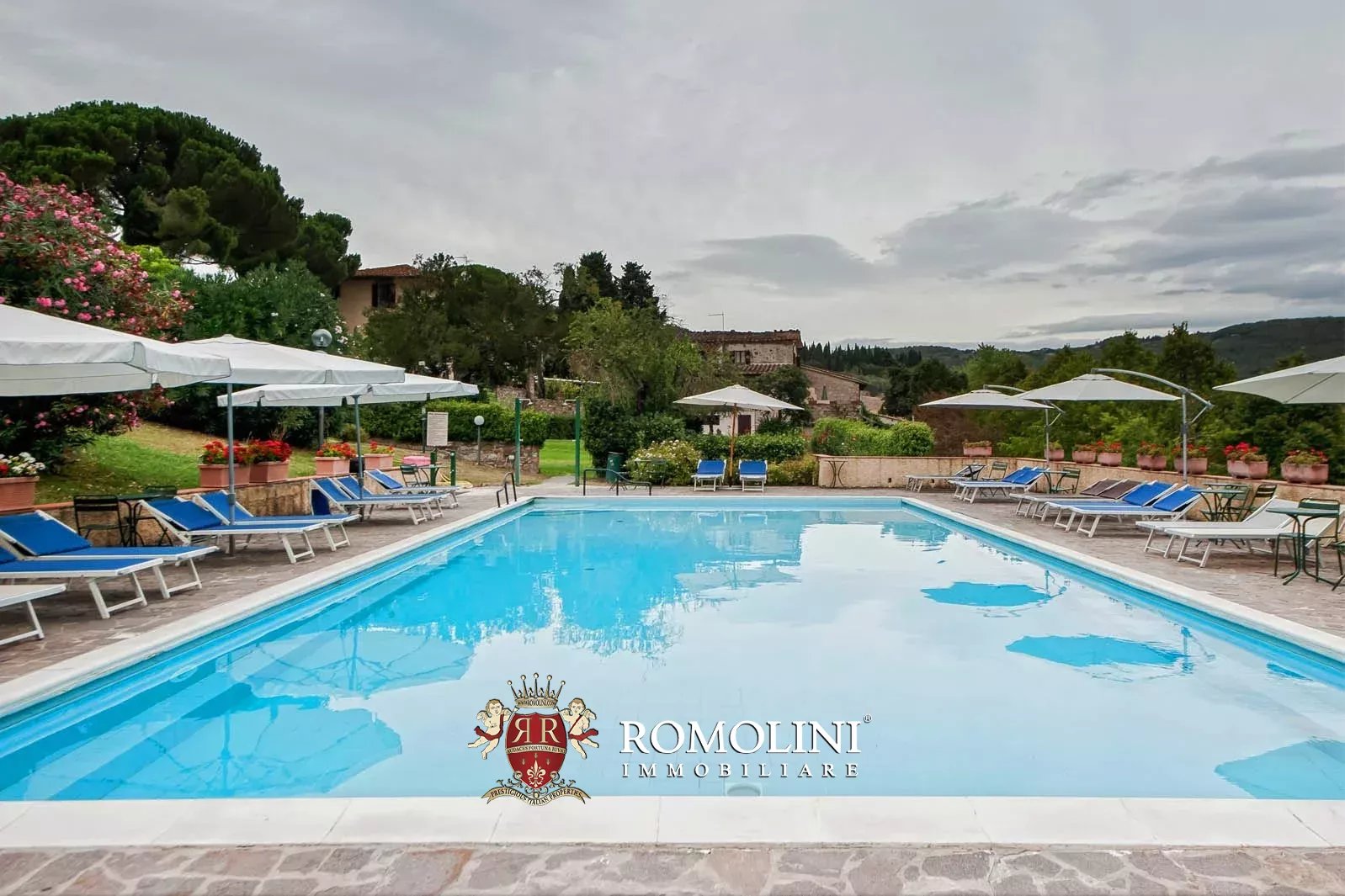53 Bedroom Vineyard's Image 15