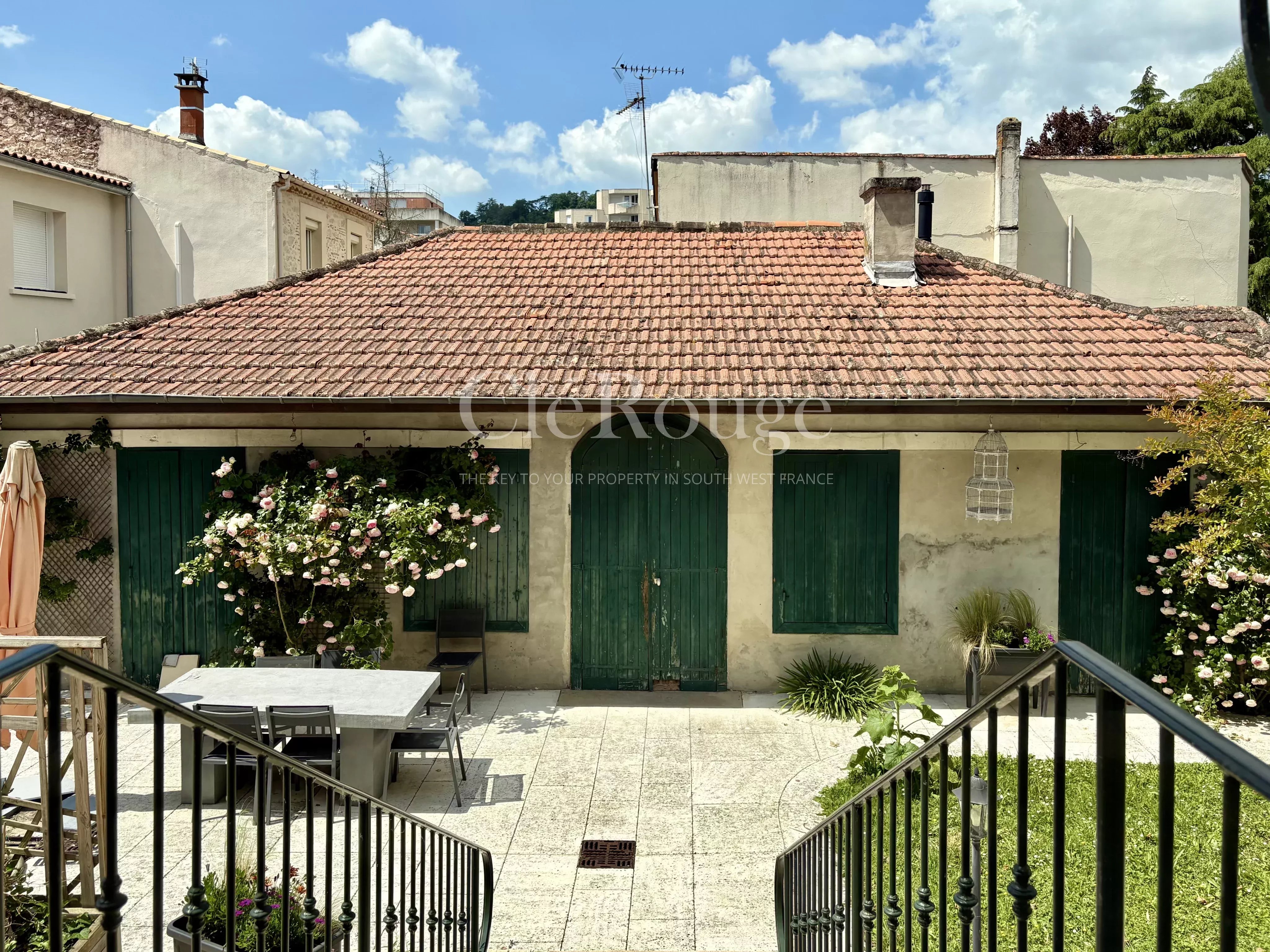 Au coeur d'Agen  Élégante demeure en pierre avec gîte, piscine et la liberté de créer, d'y vivre ou de louer.