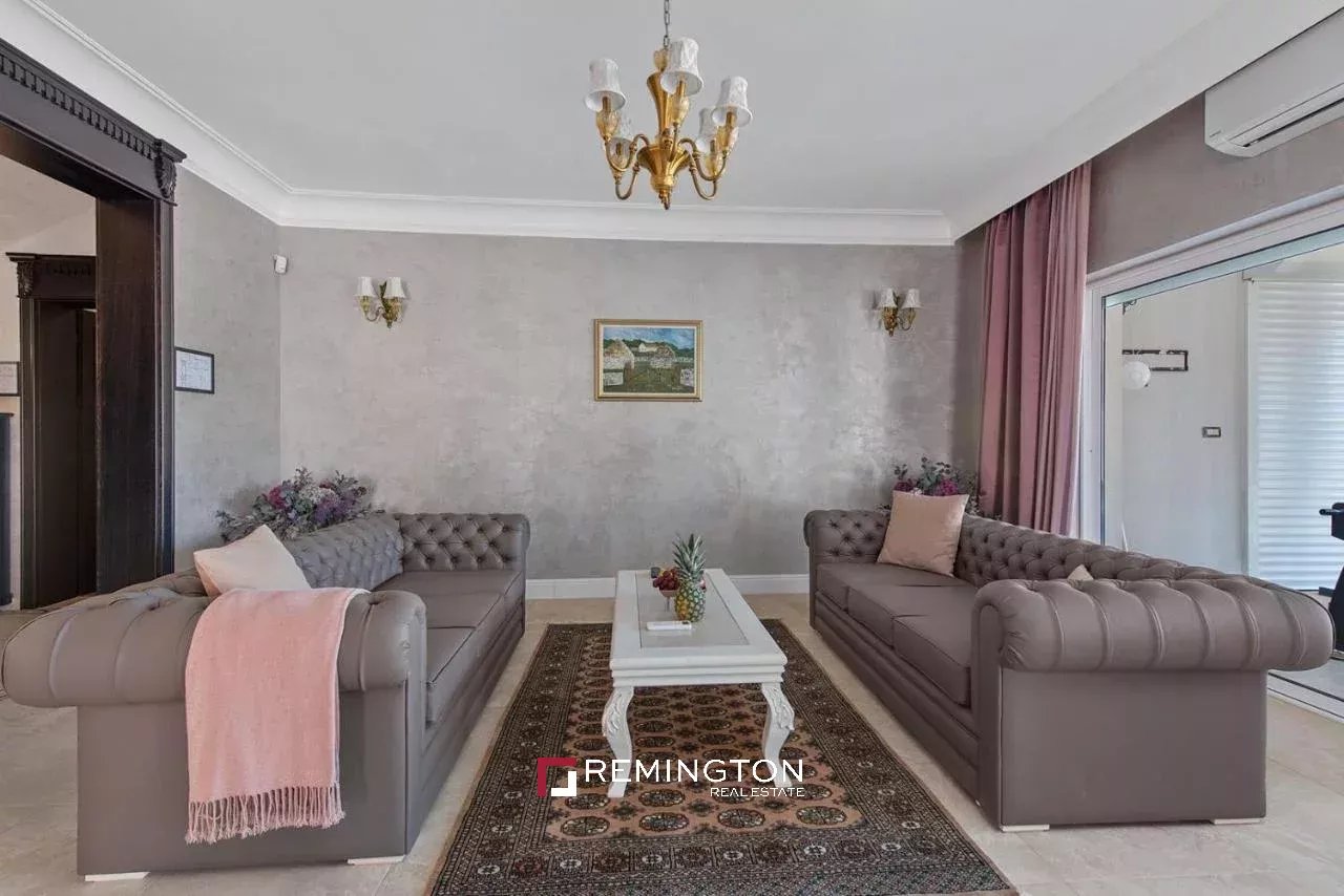 5 Bedroom Villa/Townhouse's Image 14