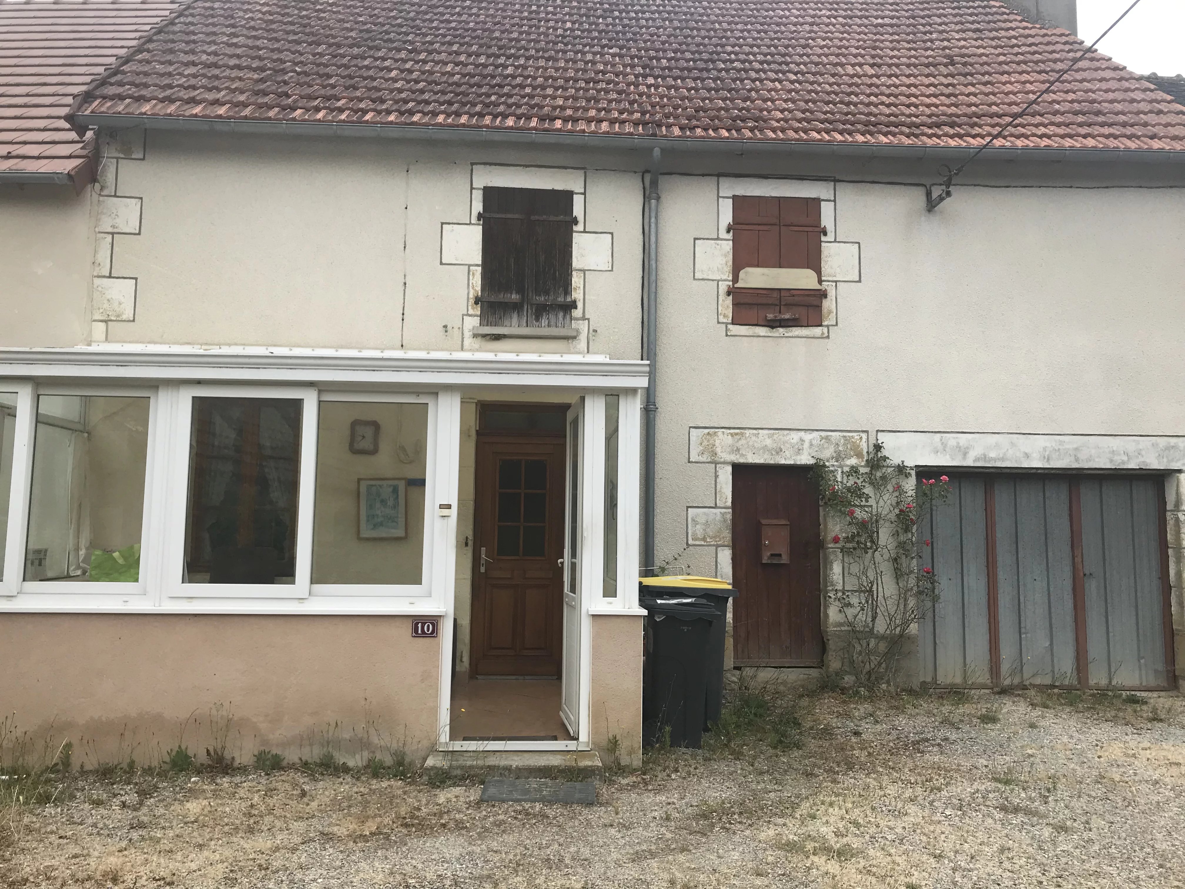 Cute hamlet house to renovate