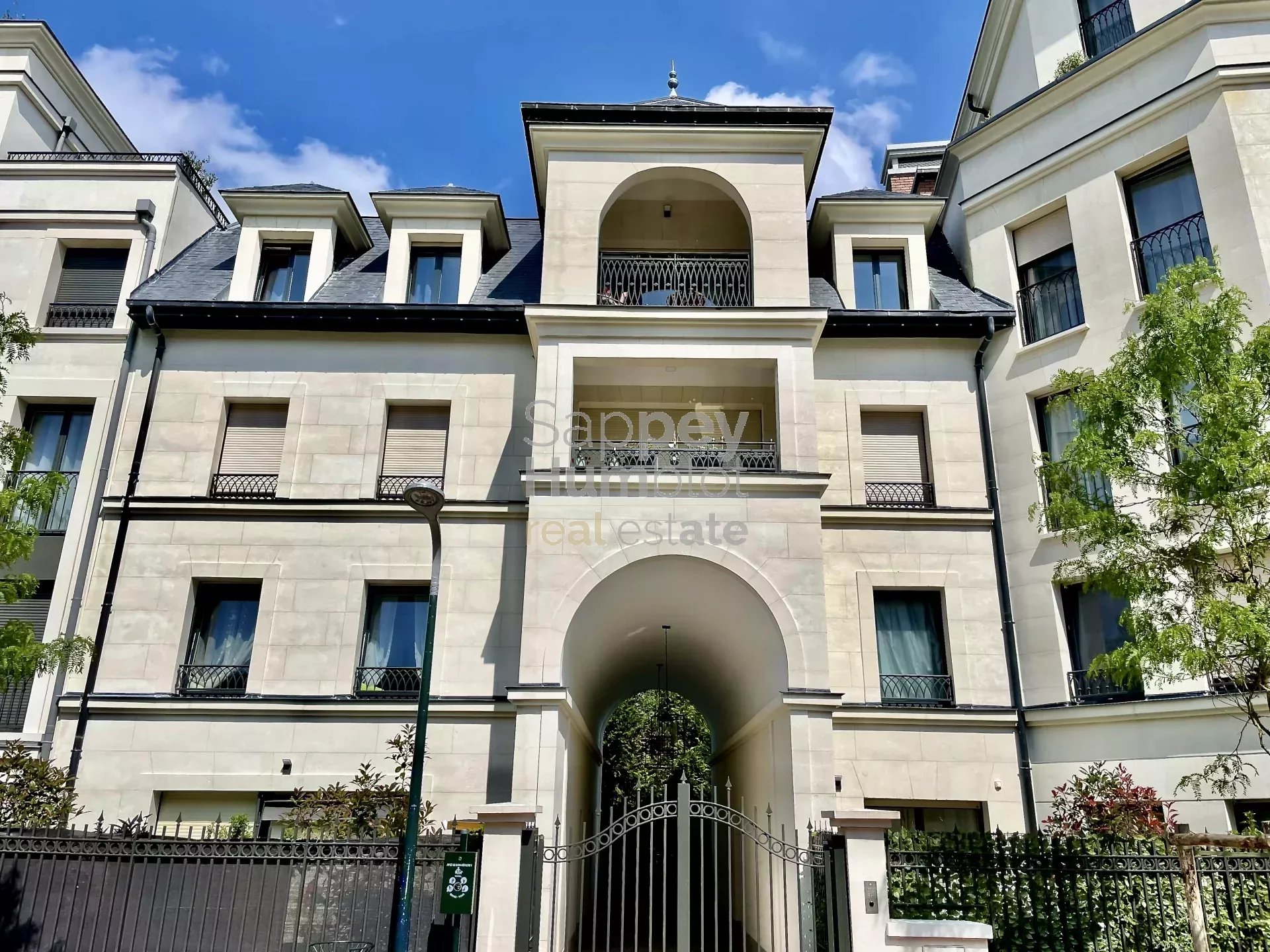 Agence immobilière de 