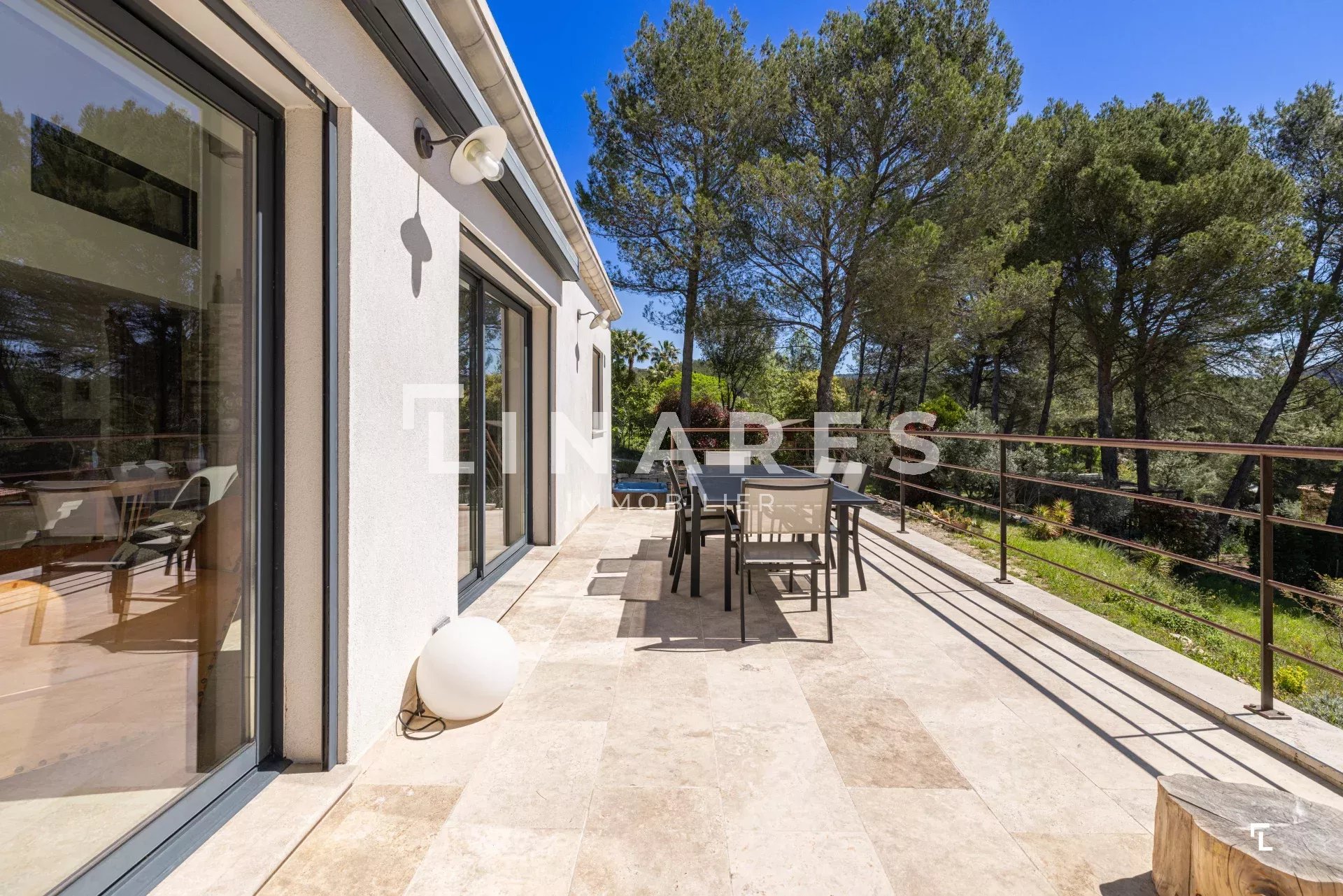 LA DOMINANTE - Villa T6 de 215m² - Terrain 4000m² - 13720 LA BOUILLADISSE