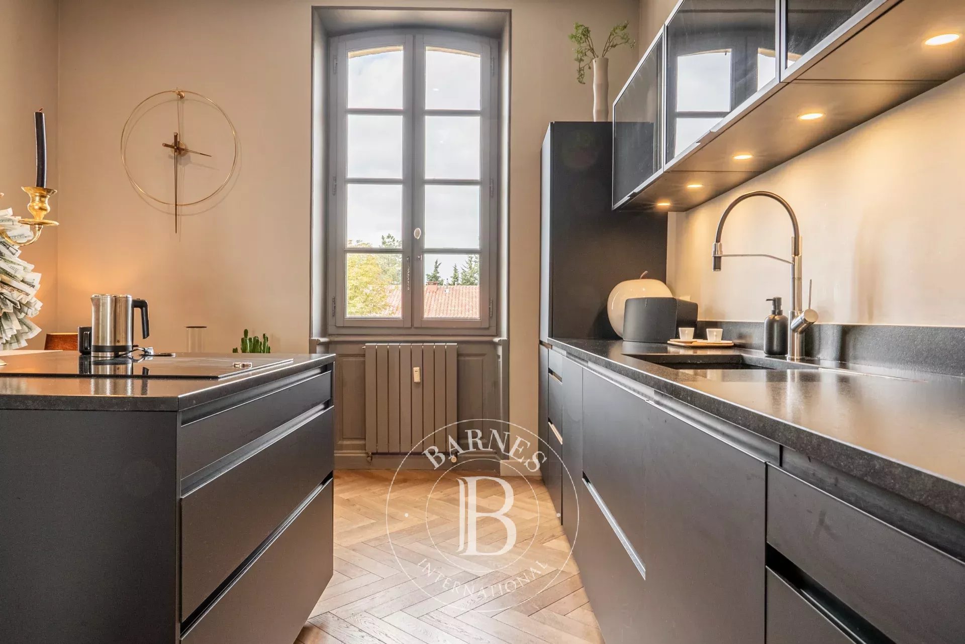 AIX-EN-PROVENCE - OLD APARTMENT RENOVED IN A CASTEL NESTLED IN A PARC -1700.7 FT2-2 BEDROOMS-GARAGE AND PARK. - picture 11