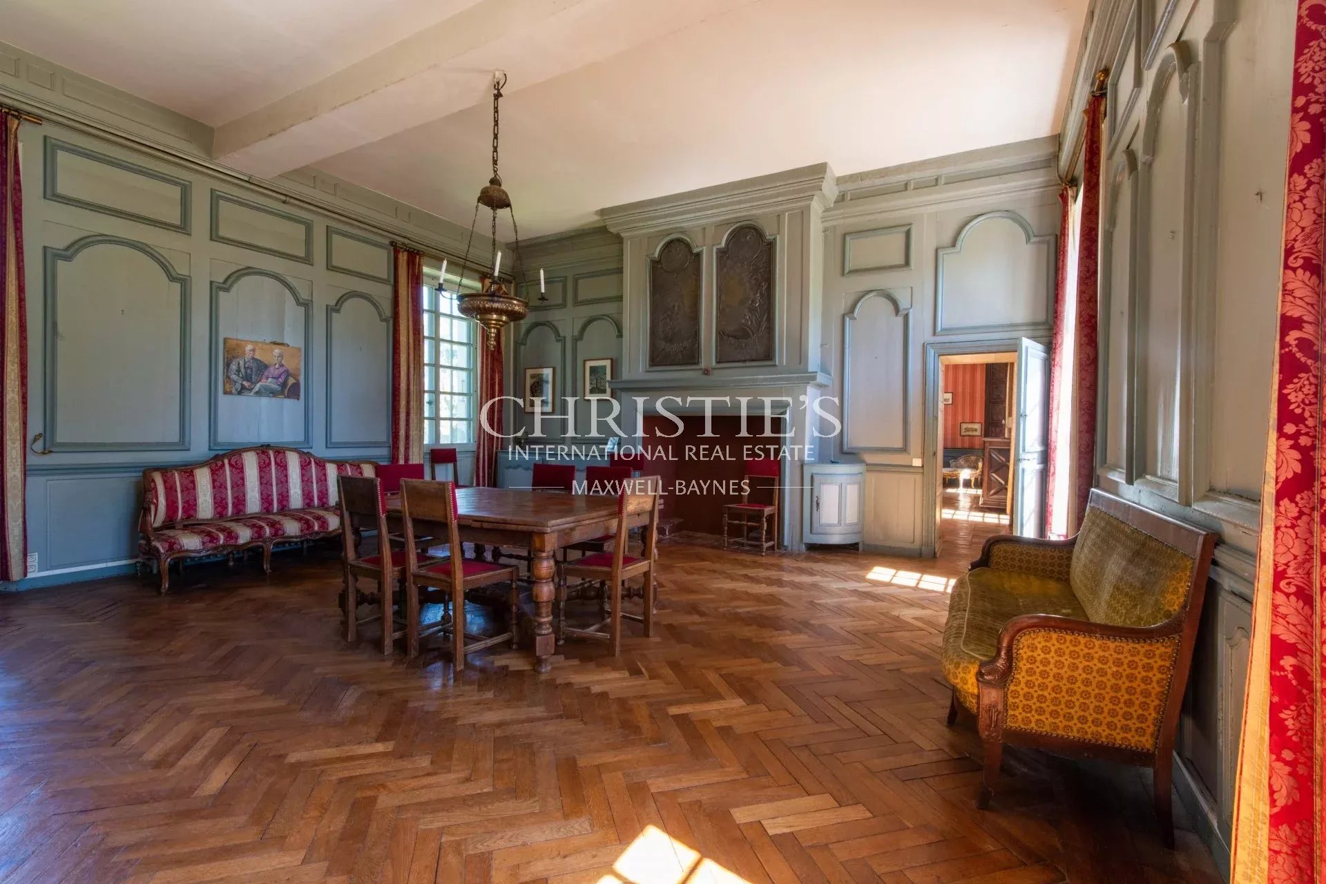 10 Bedroom Chateau's Image 10