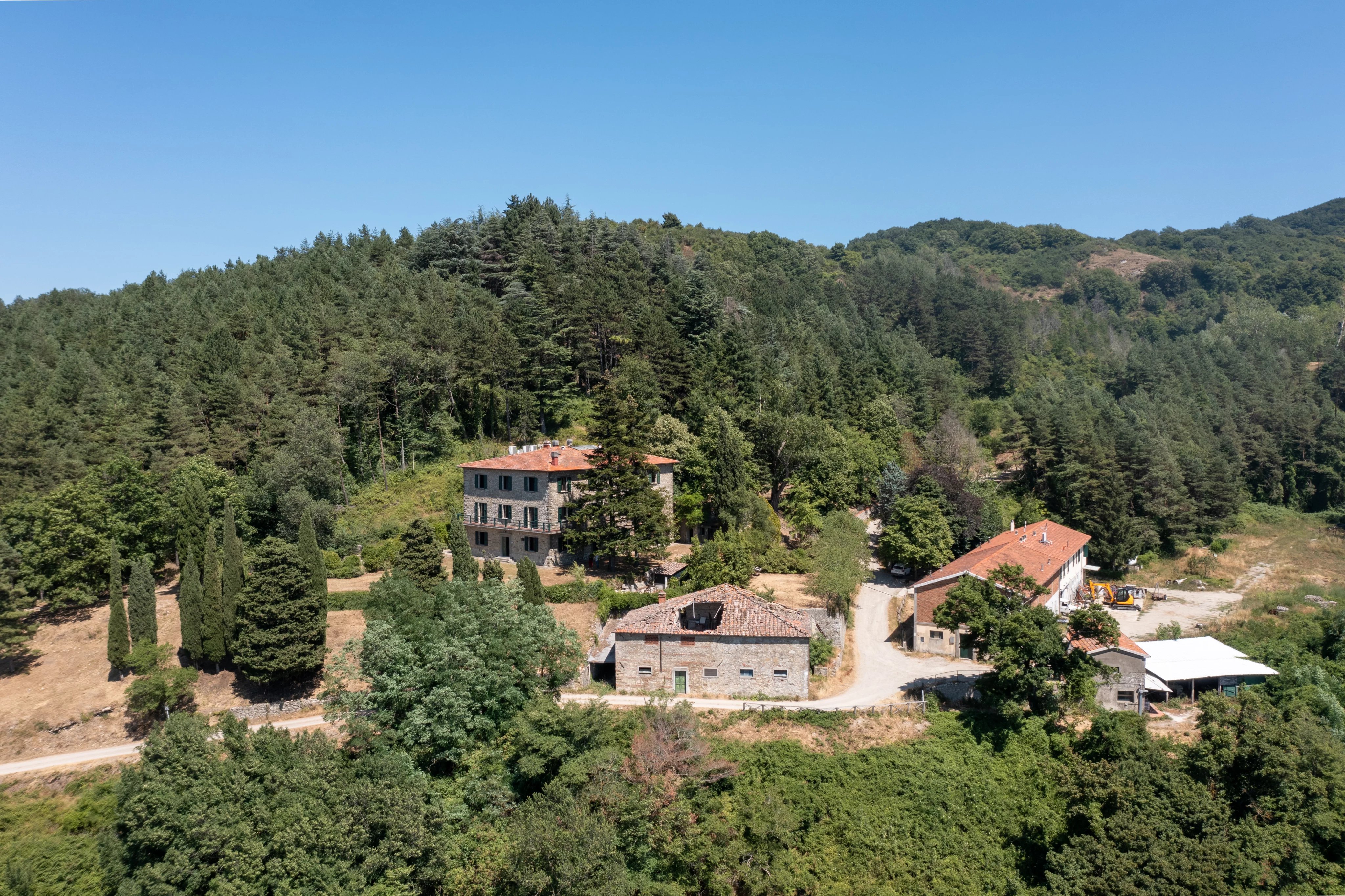 Prestigious estate with villas and private reserve in the heart of Mugello