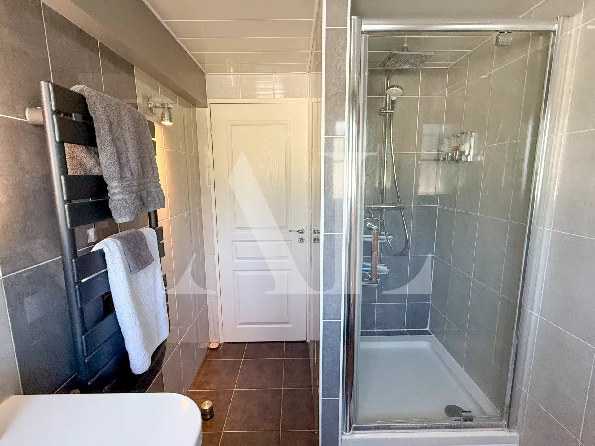 ANTIBES OUEST - VILLA AVEC PISCINE PROCHE MER À PIED