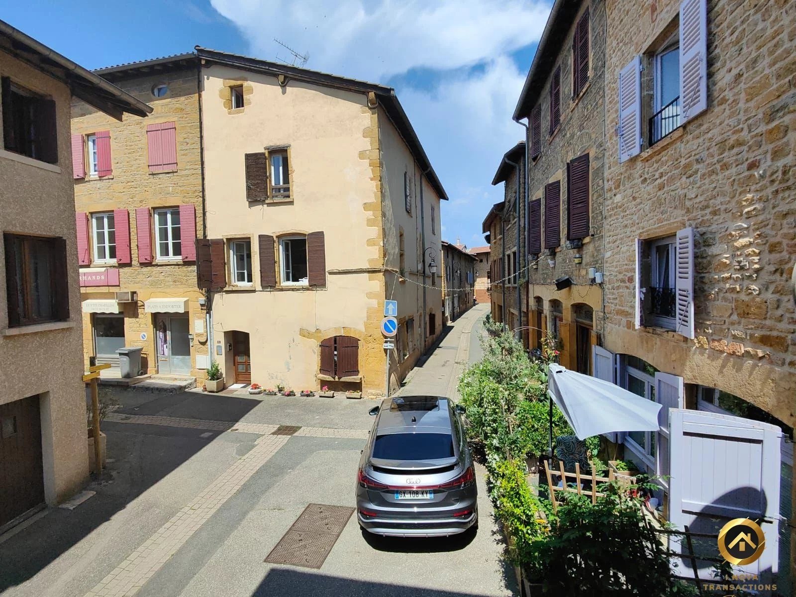 Spécial investisseur / Immeuble en pierre rénové / 3 appartements meublés loués / Châtillon 69380