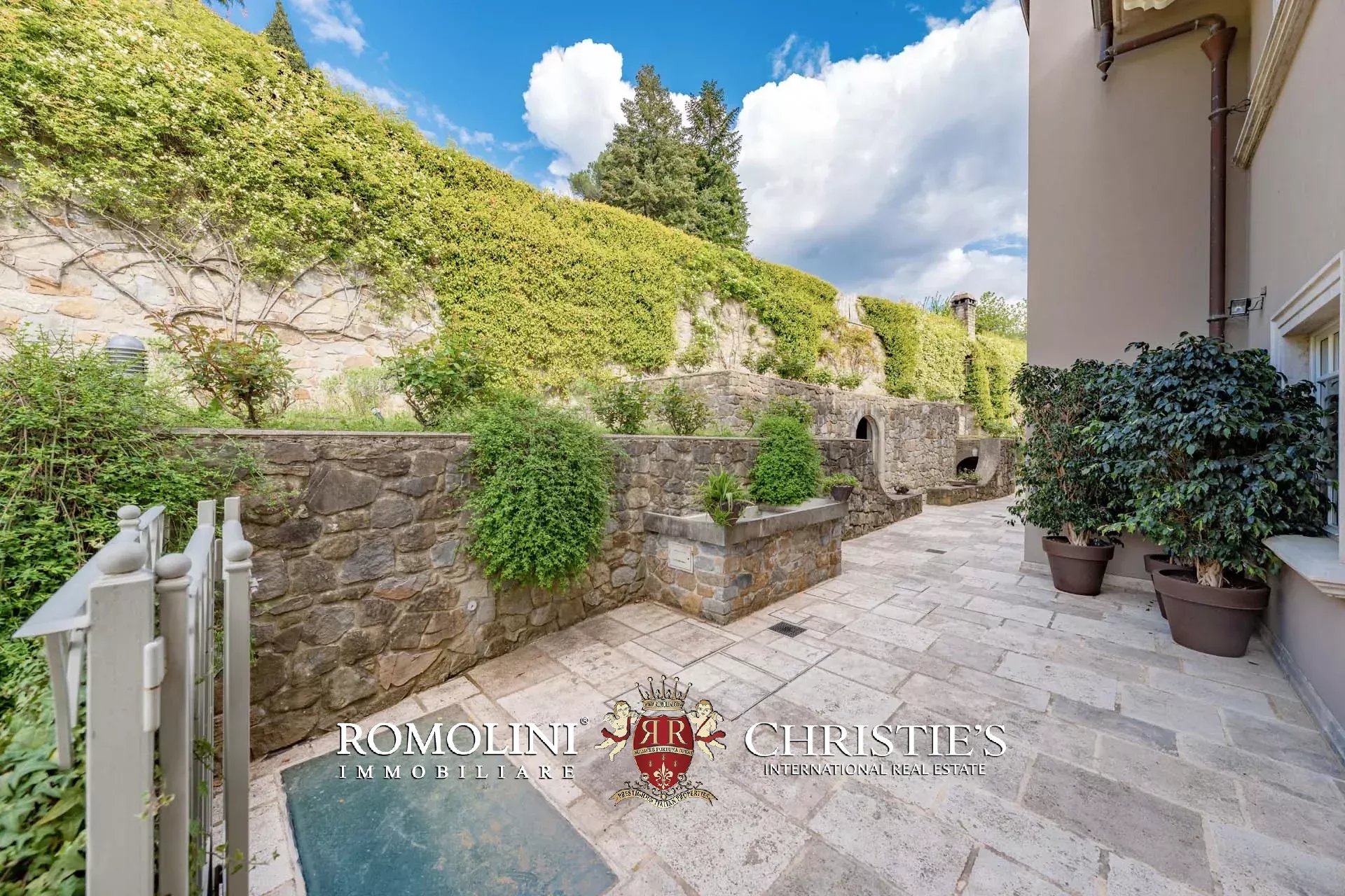 10 Bedroom Villa/Townhouse's Image 126