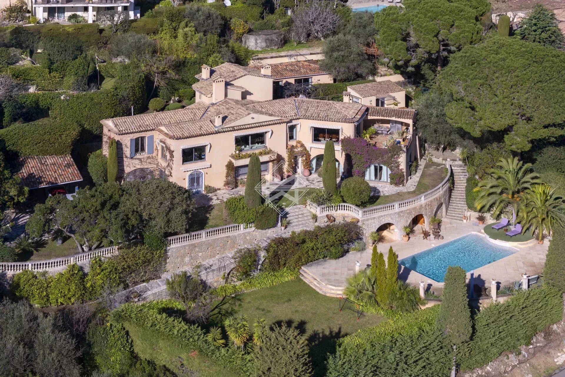 06250 MOUGINS VILLA