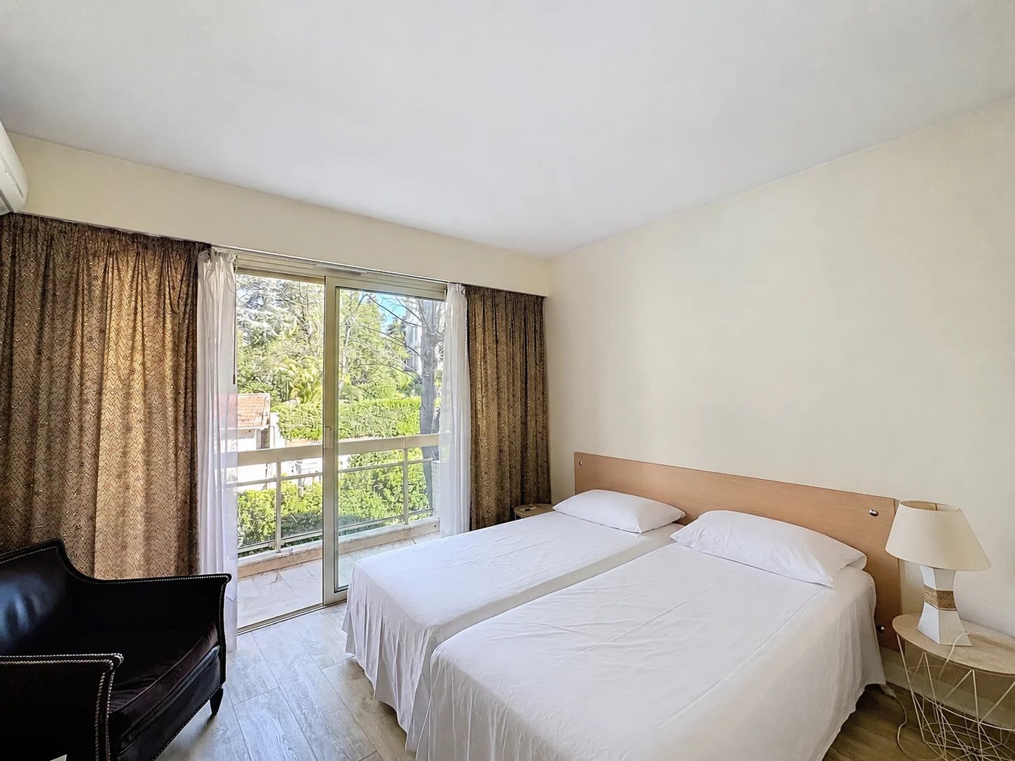 EXCLUSIVE – 3-BEDROOM CORNER APARTMENT ON THE TOP FLOOR