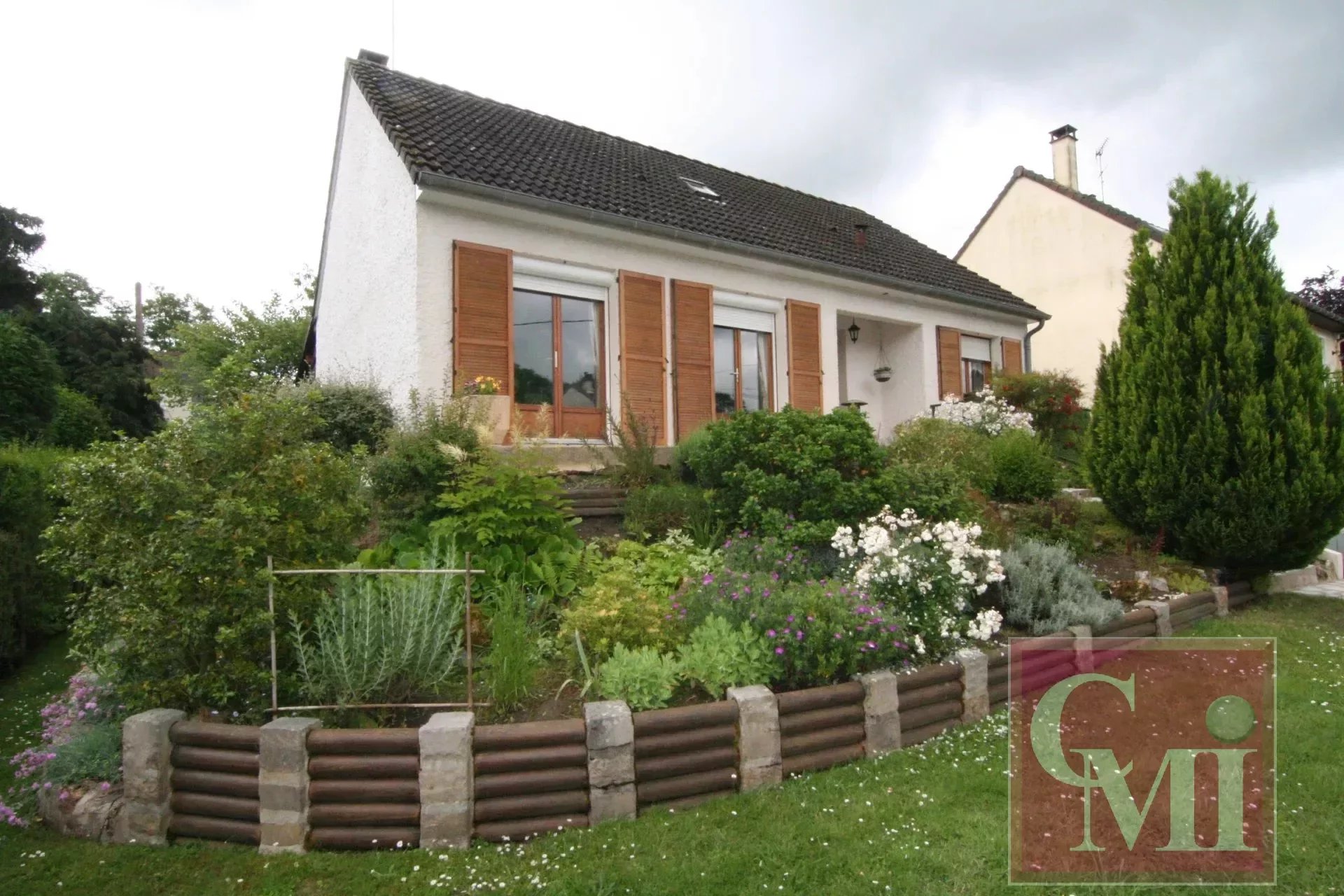 Maison sur sous-sol total et sur env.900m2 de terrain