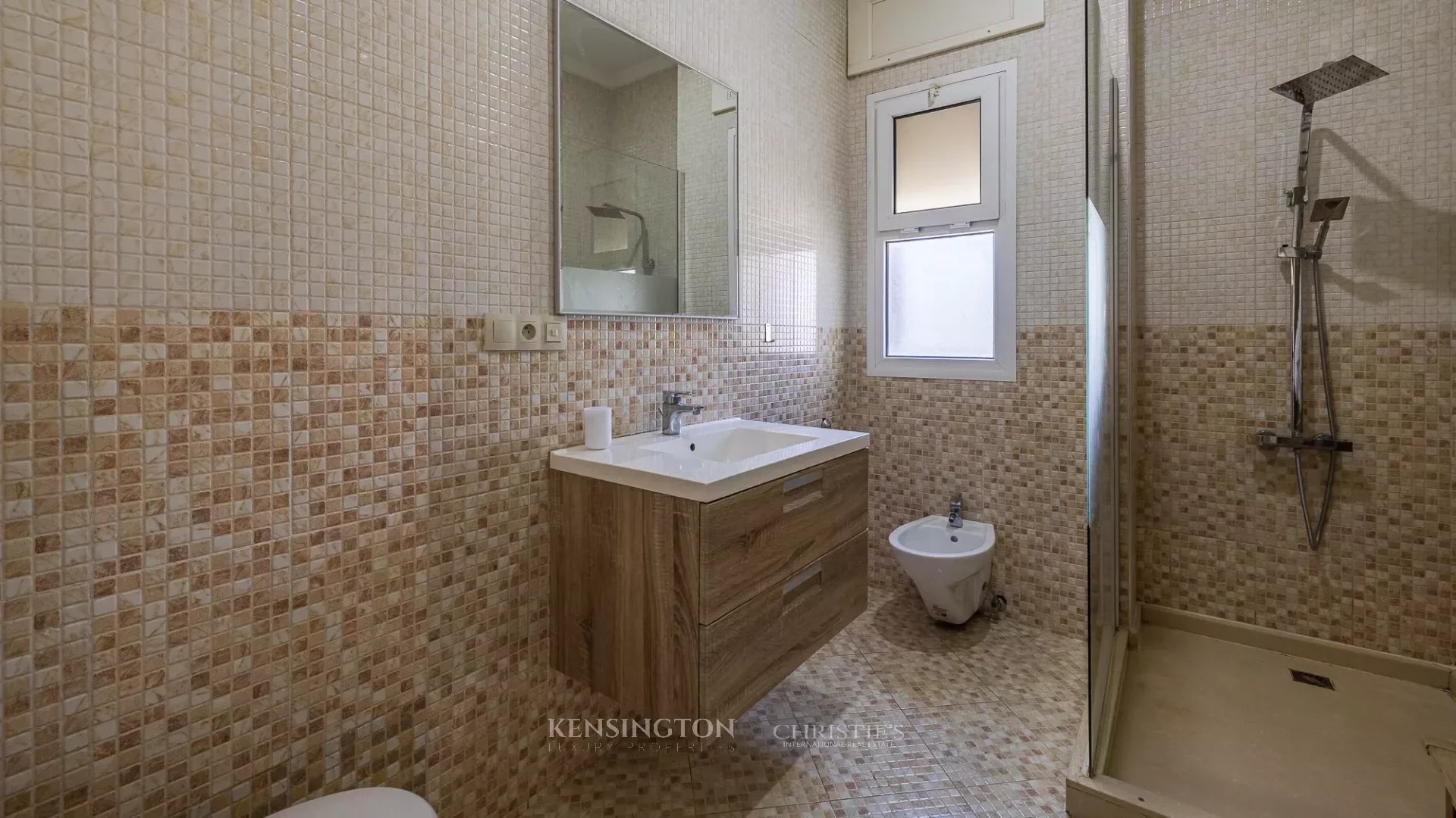 7 Bedroom Villa/Townhouse's Image 31