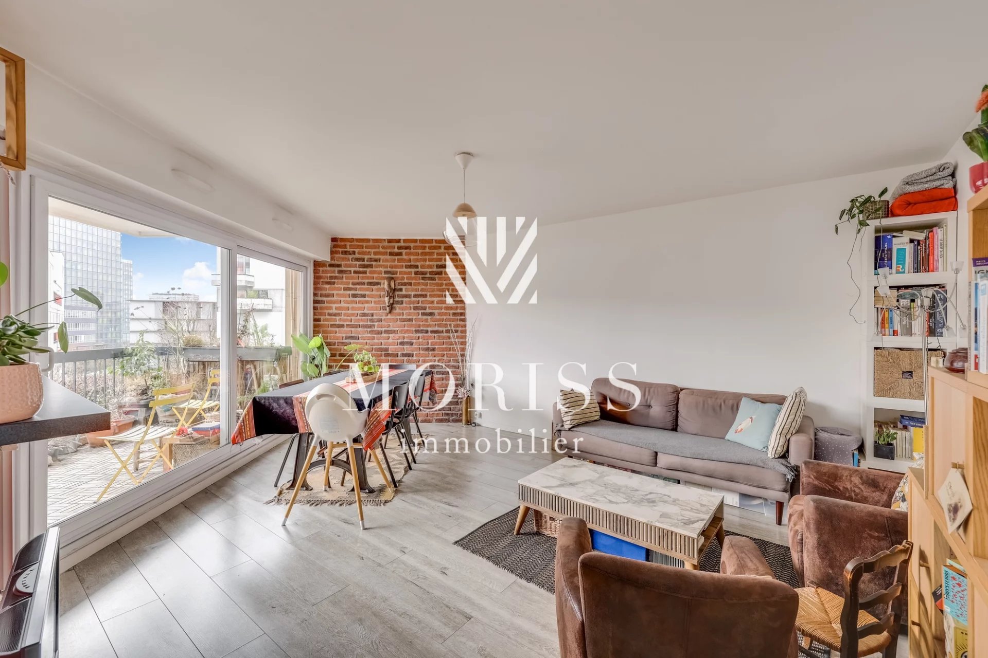 MAIRIE DE MONTREUIL / 3 PIECES DE 61M2 + 7M2 BALCON - Image Array