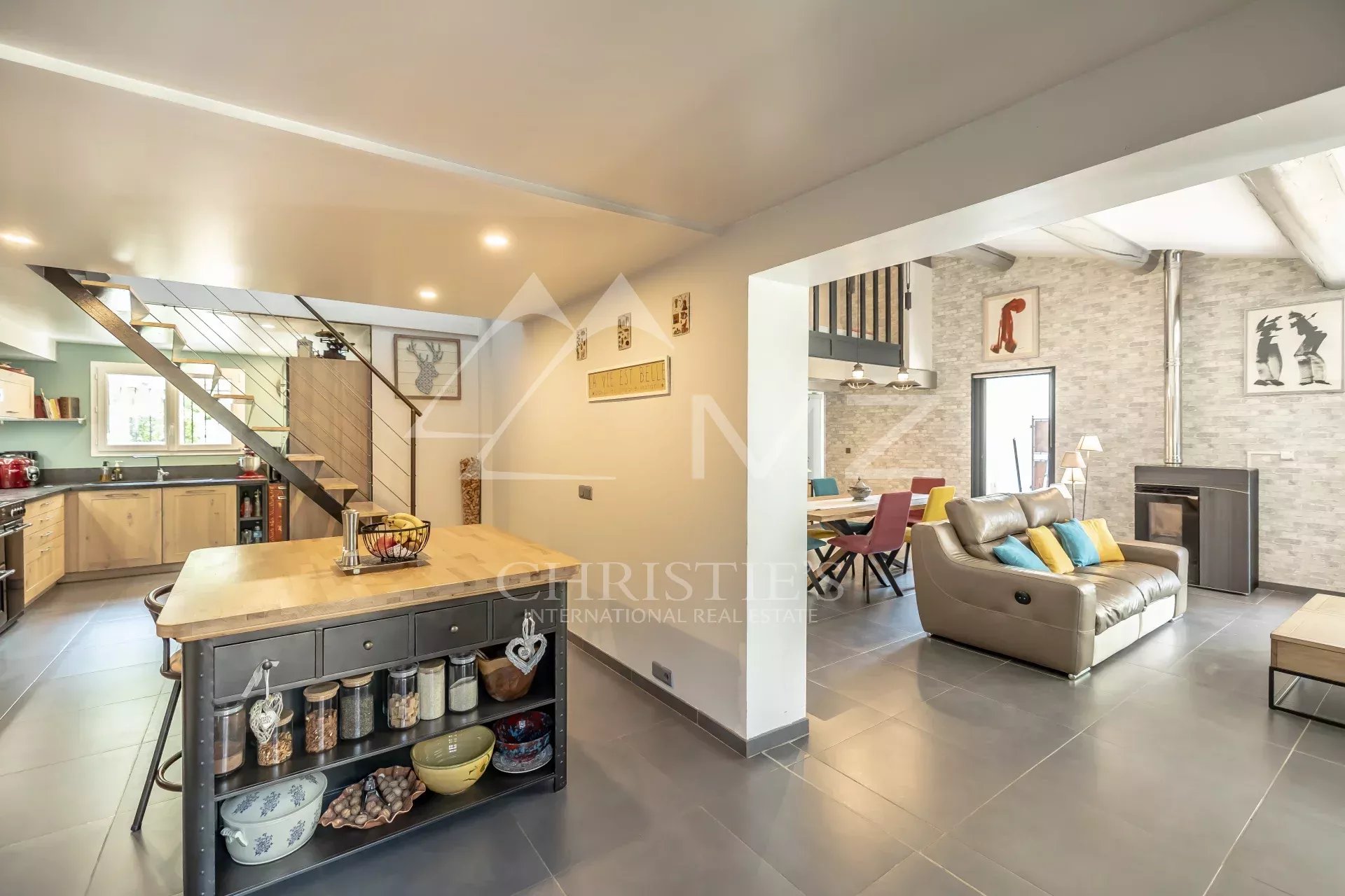 7 Bedroom Villa/Townhouse's Image 4