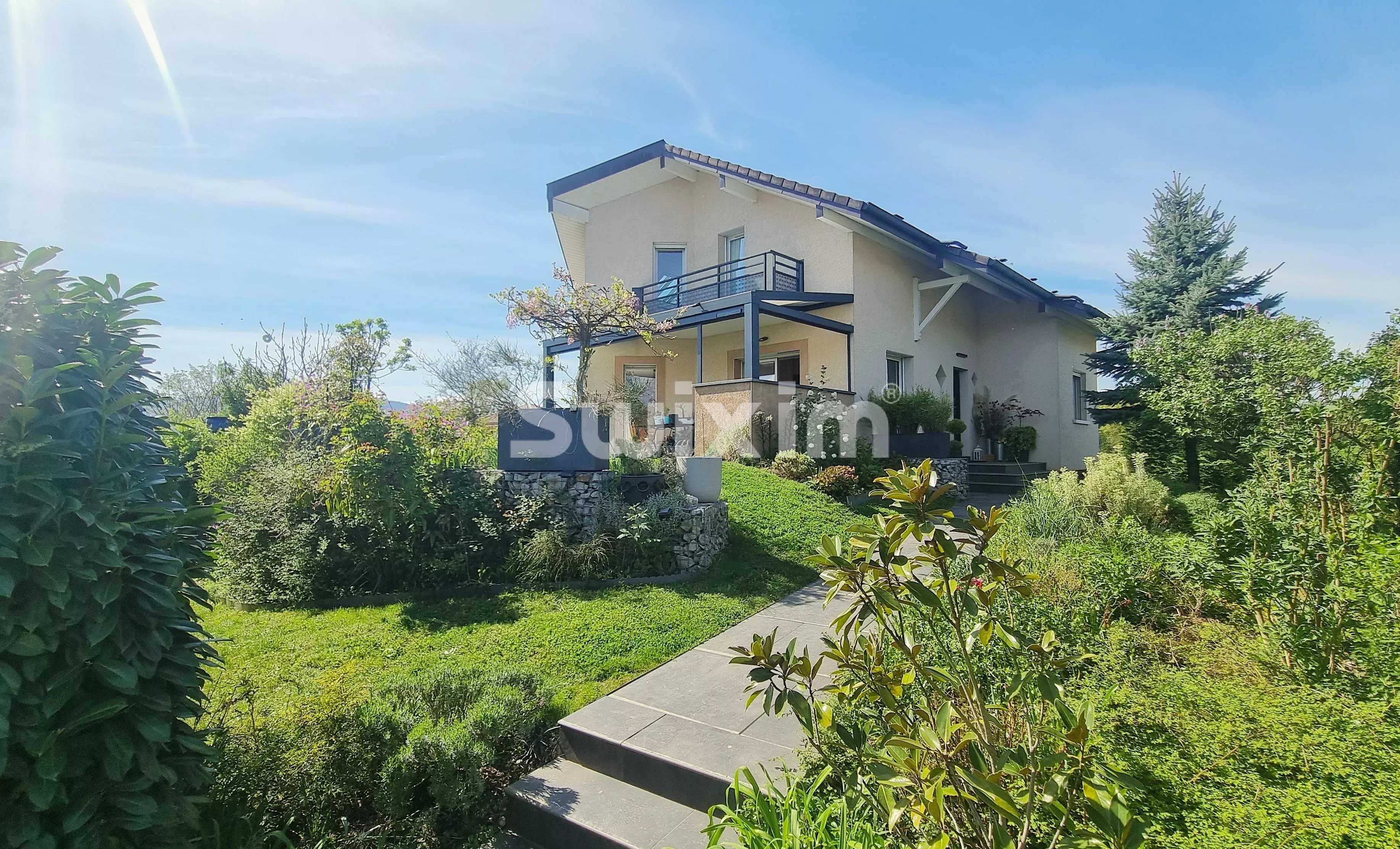 Maison aux prestations premium et environnement idyllique