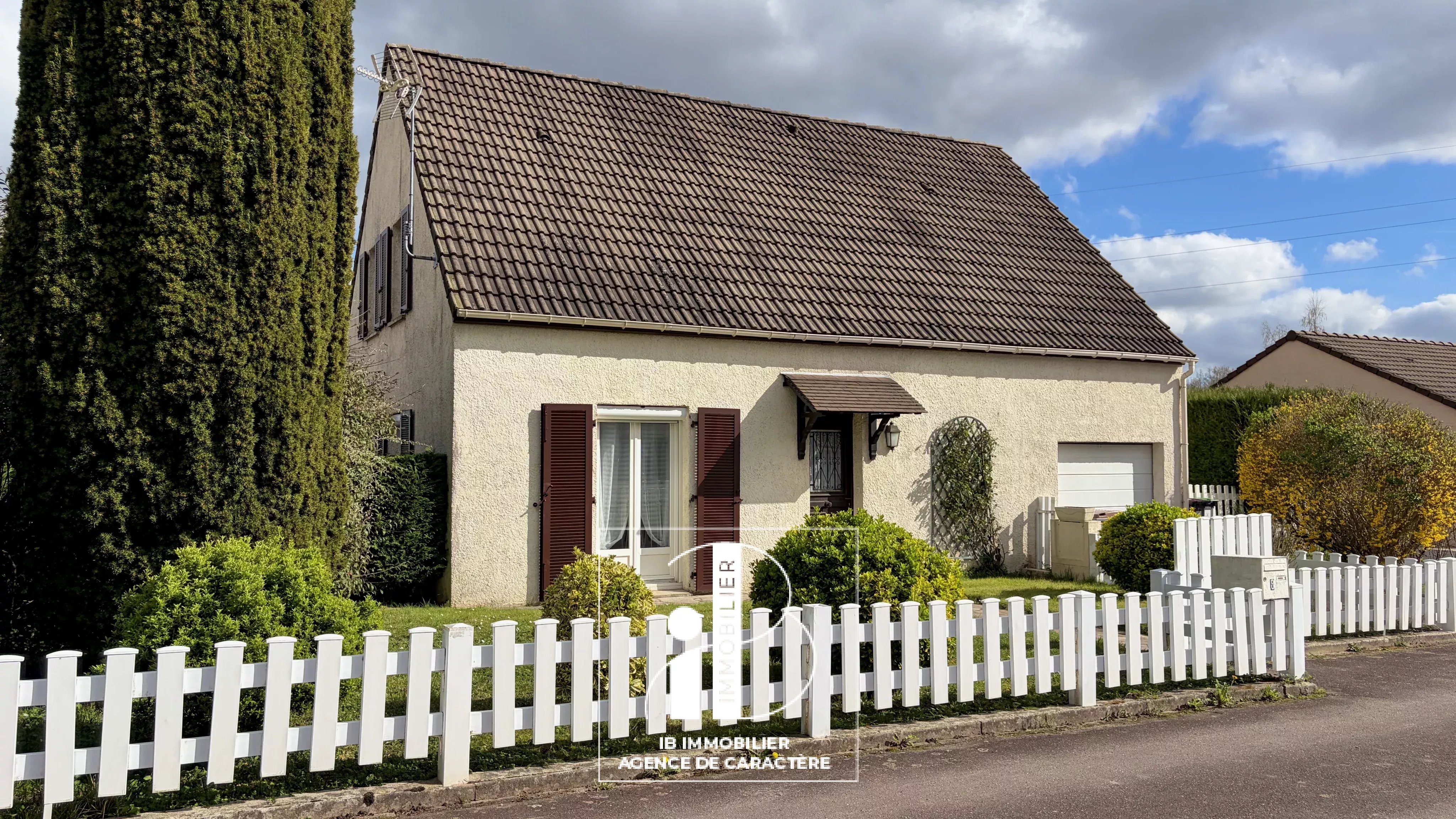 HERICY, MAISON TRADITIONNELLE DE  120 M² SUR UN JARDIN CLOS DE 436 M²
