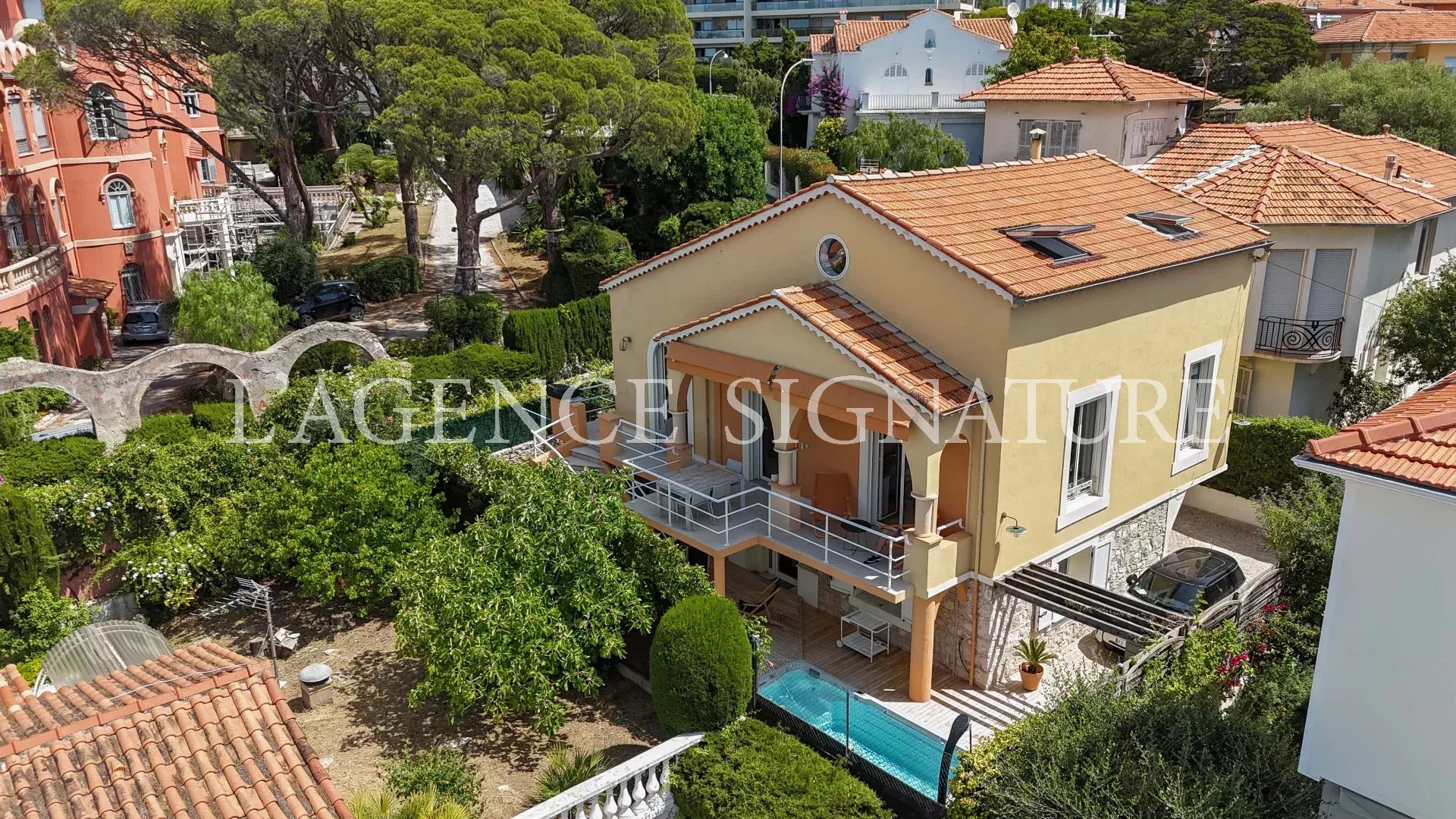 Agence immobilière de 