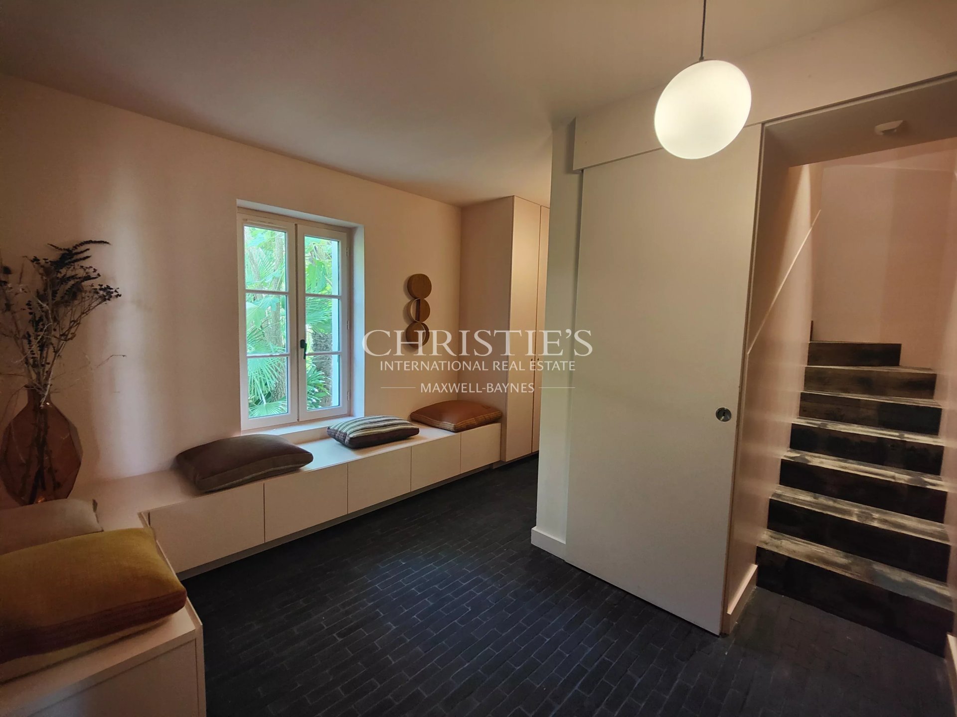 6 Bedroom Villa/Townhouse's Image 17