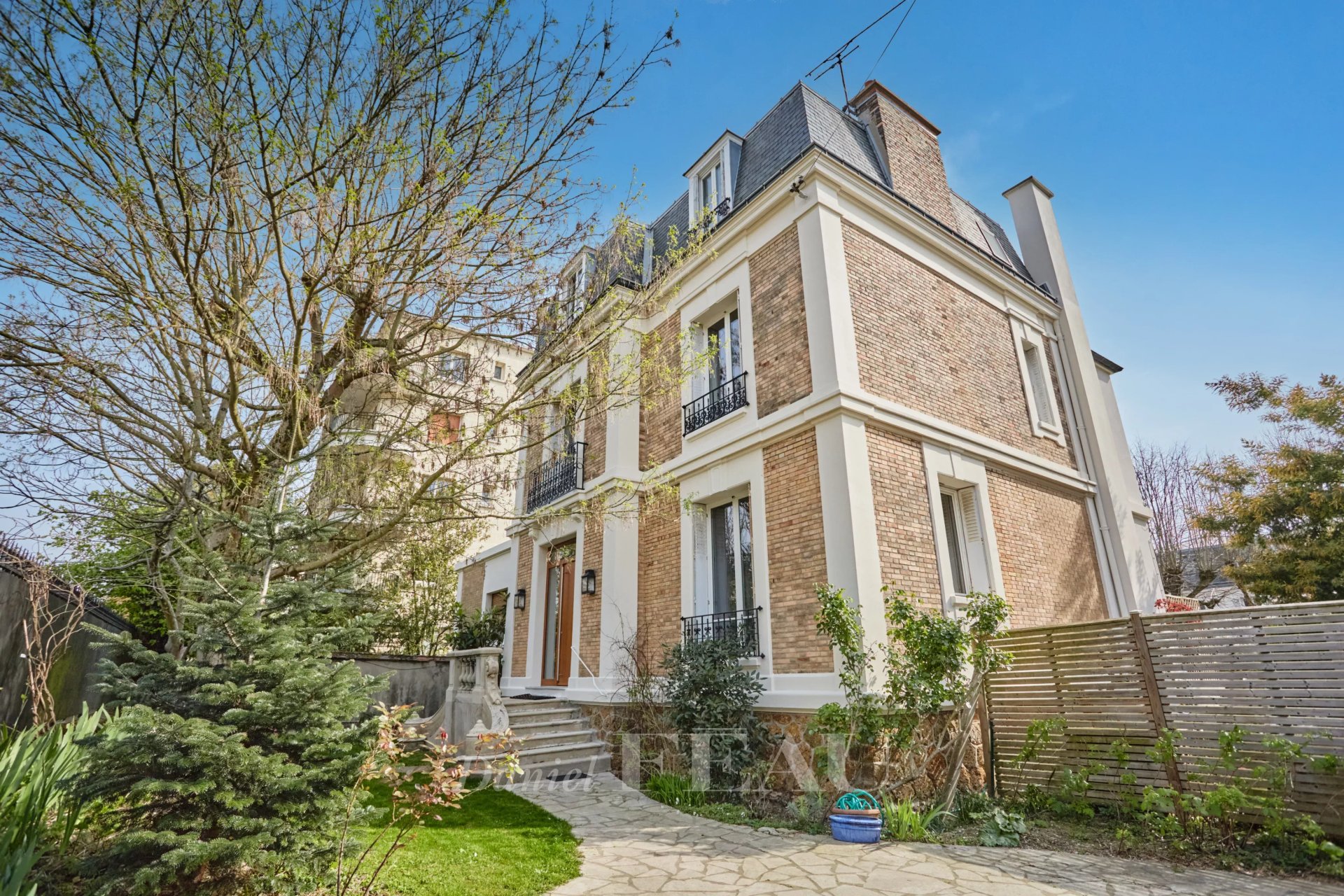 6 Bedroom Villa/Townhouse's Image 5