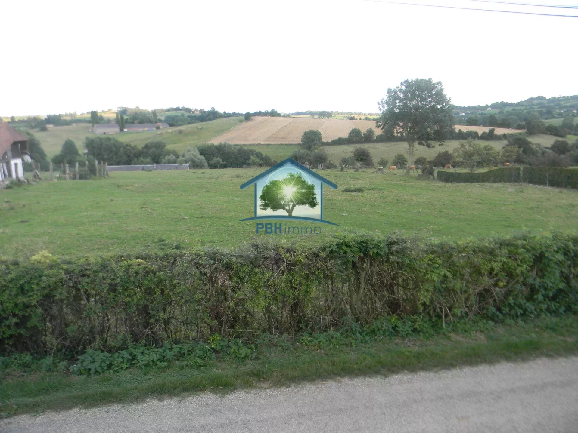 Beau terrain de 800 m2 au calme