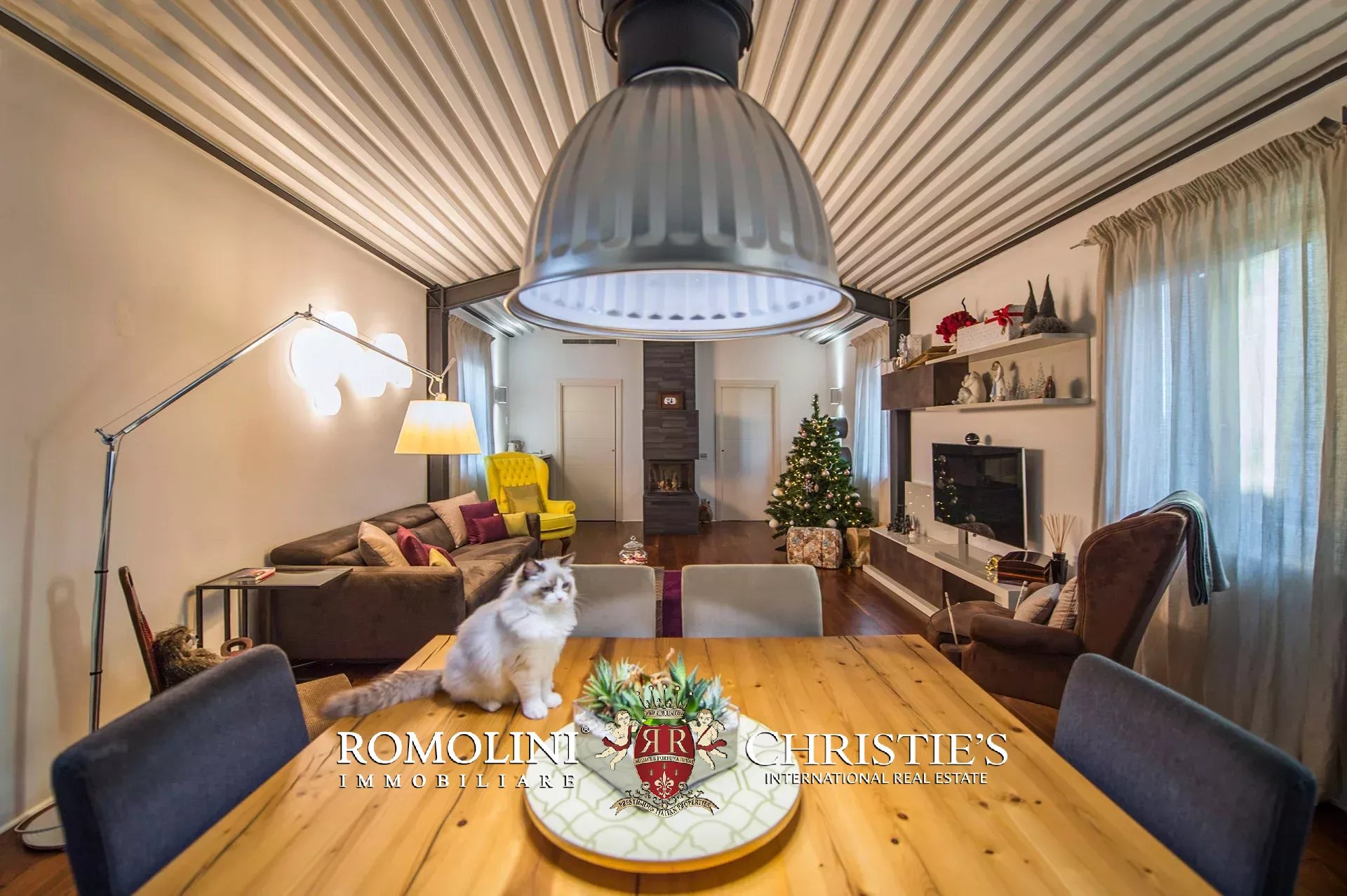 6 Bedroom Villa/Townhouse's Image 48