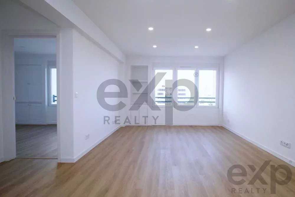 Apartamento remodelado com muita luz e conforto nas Avenidas Novas, Lisboa