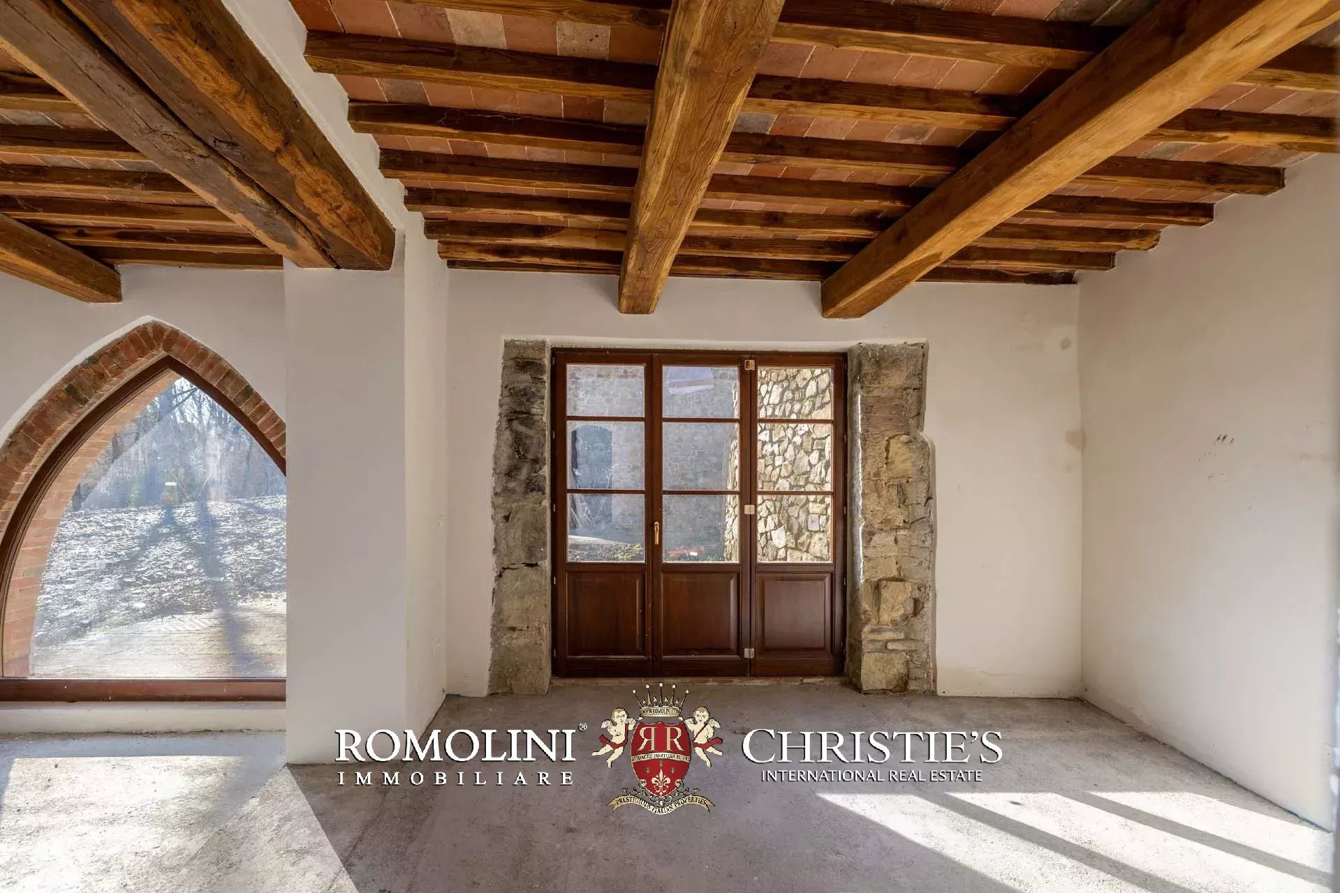 6 Bedroom Villa/Townhouse's Image 15
