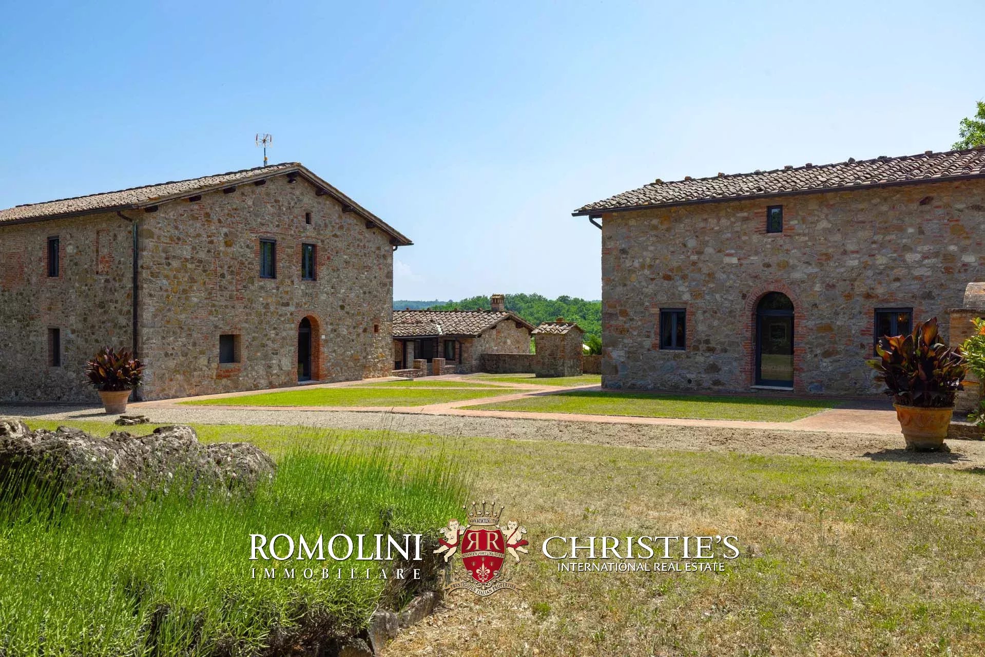 10 Bedroom Villa/Townhouse's Image 18