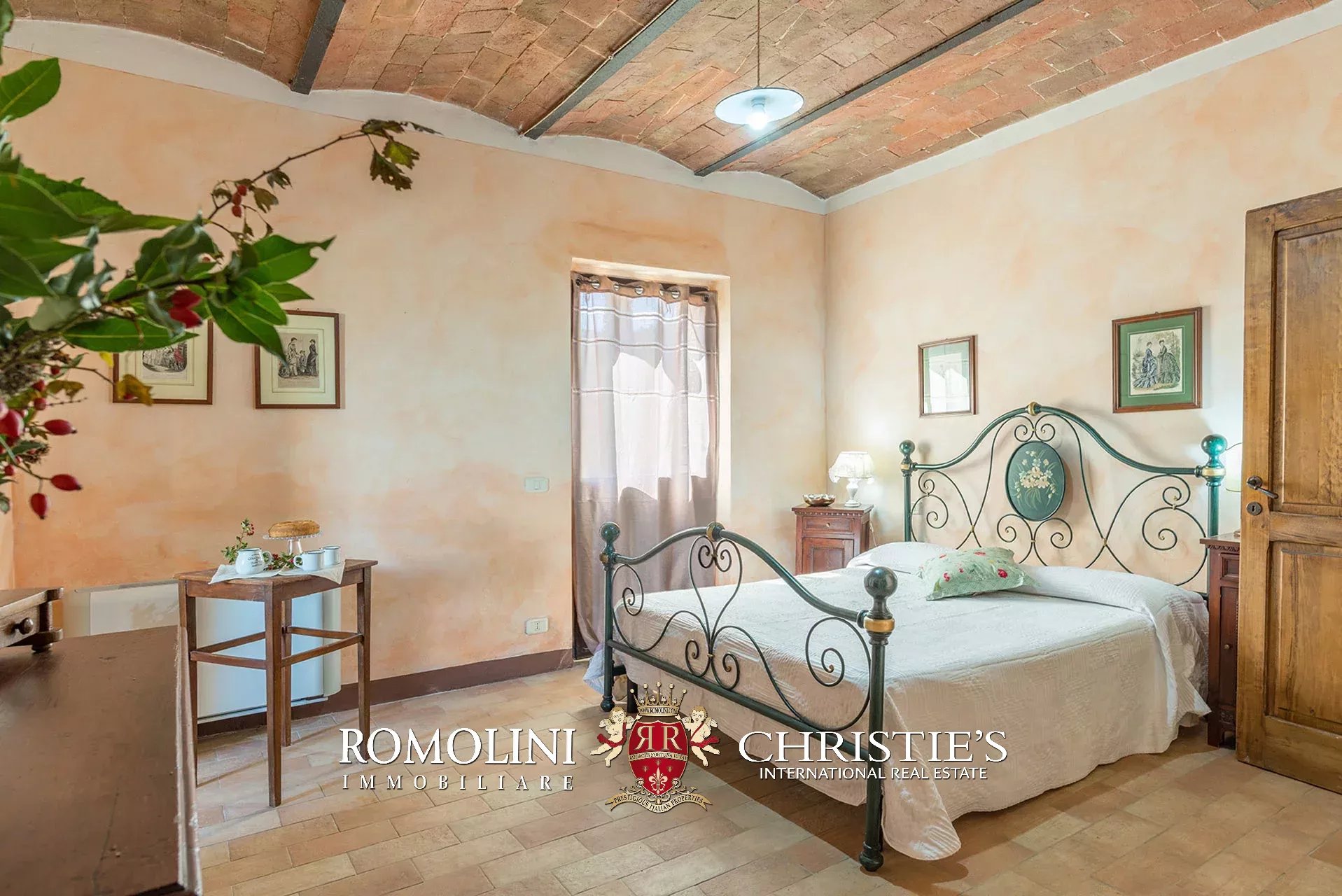 10 Bedroom Villa/Townhouse's Image 33