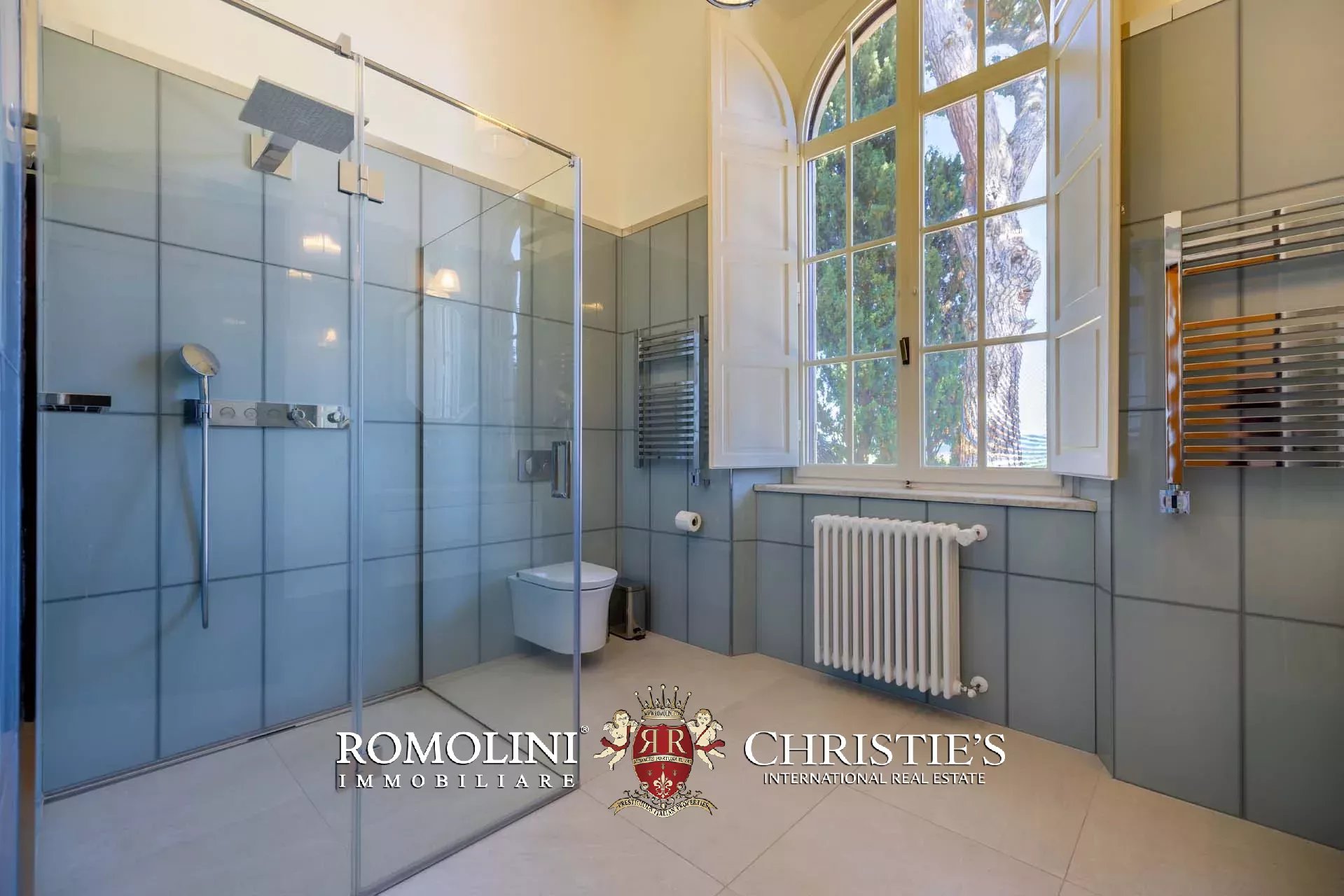 8 Bedroom Villa/Townhouse's Image 44