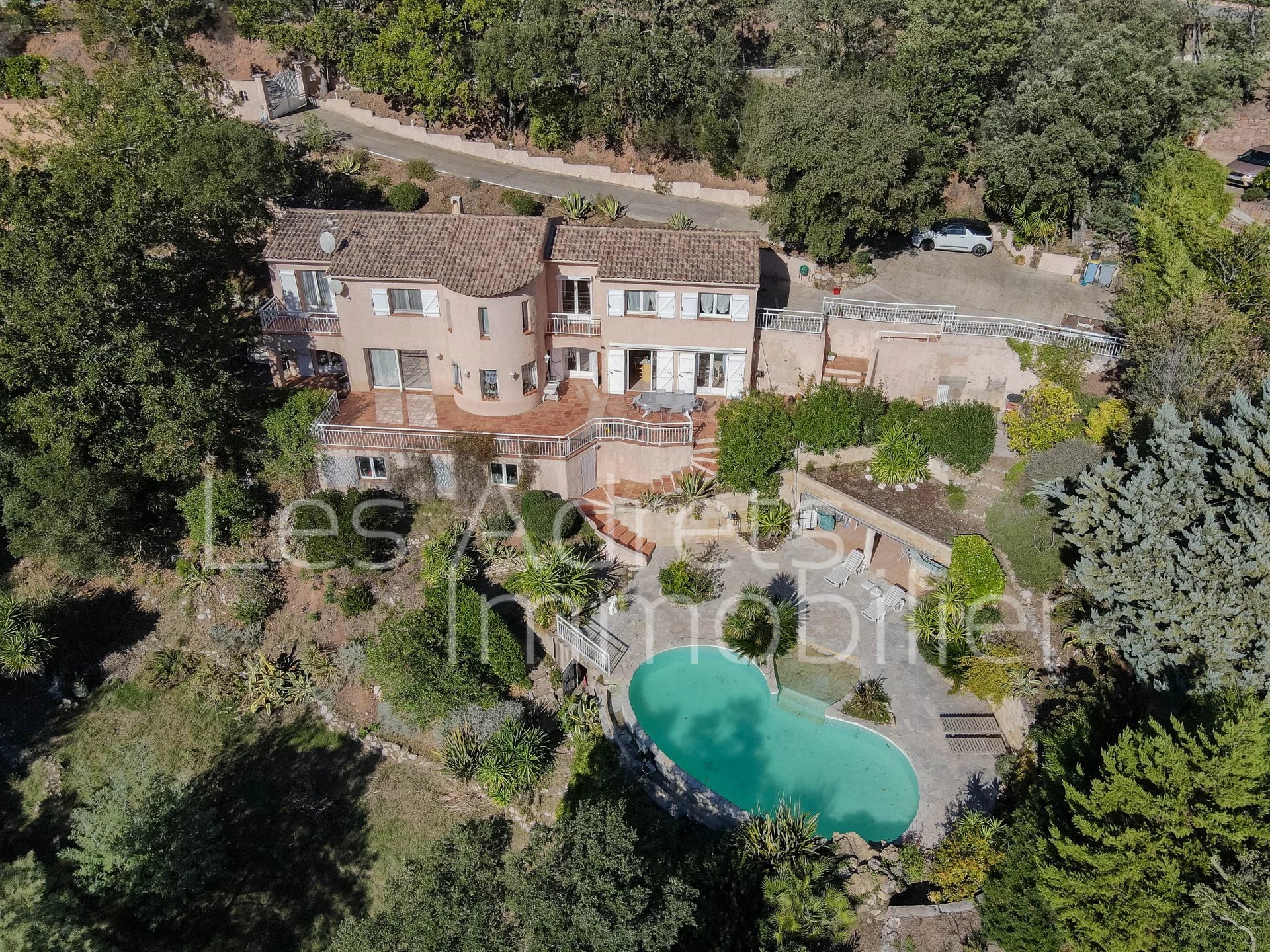 Propriété 220 m² - en plein coeur de l'Esterel