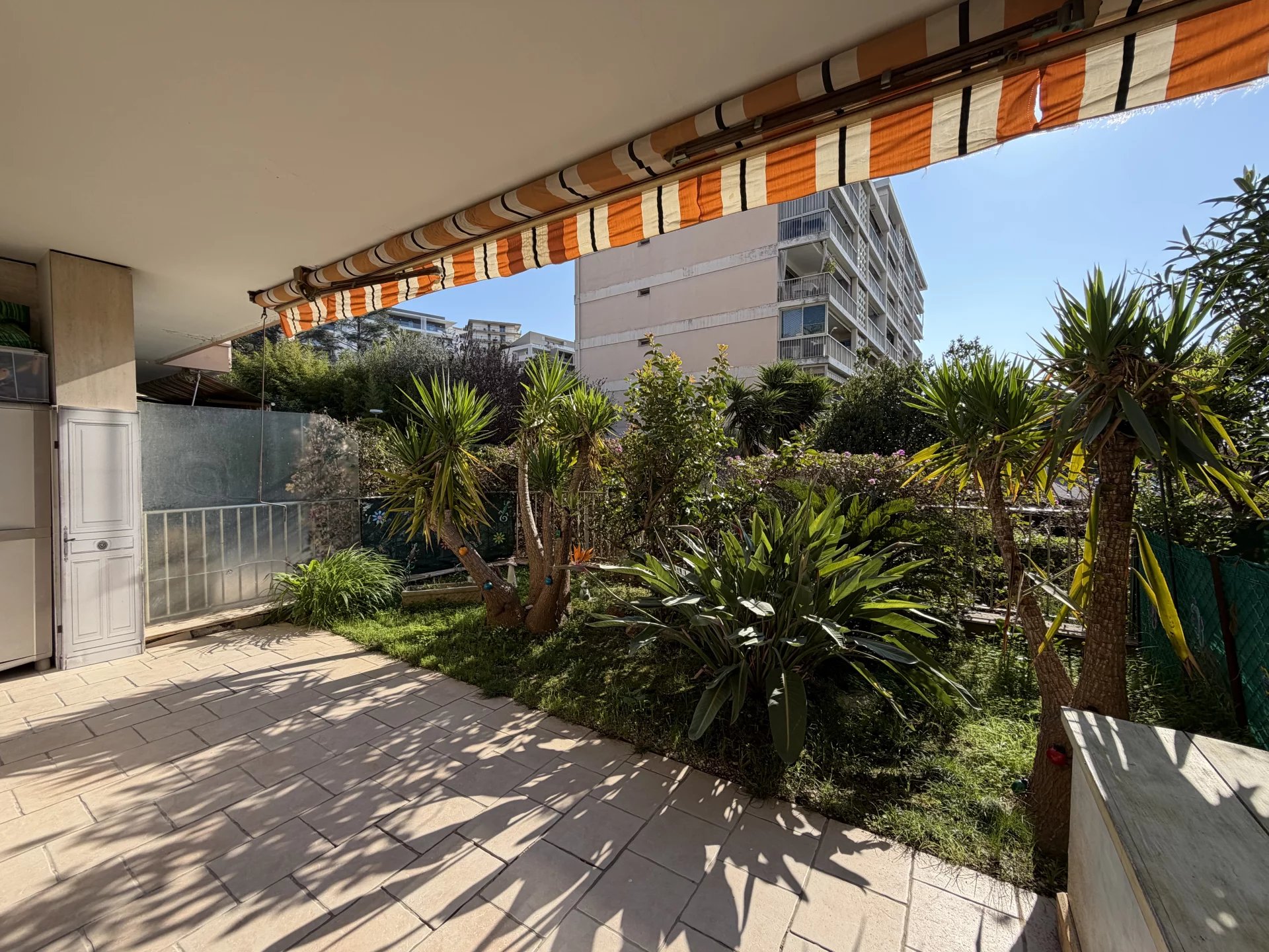 Nice corniche fleurie studio 42m² + jardin 35m²+ cave