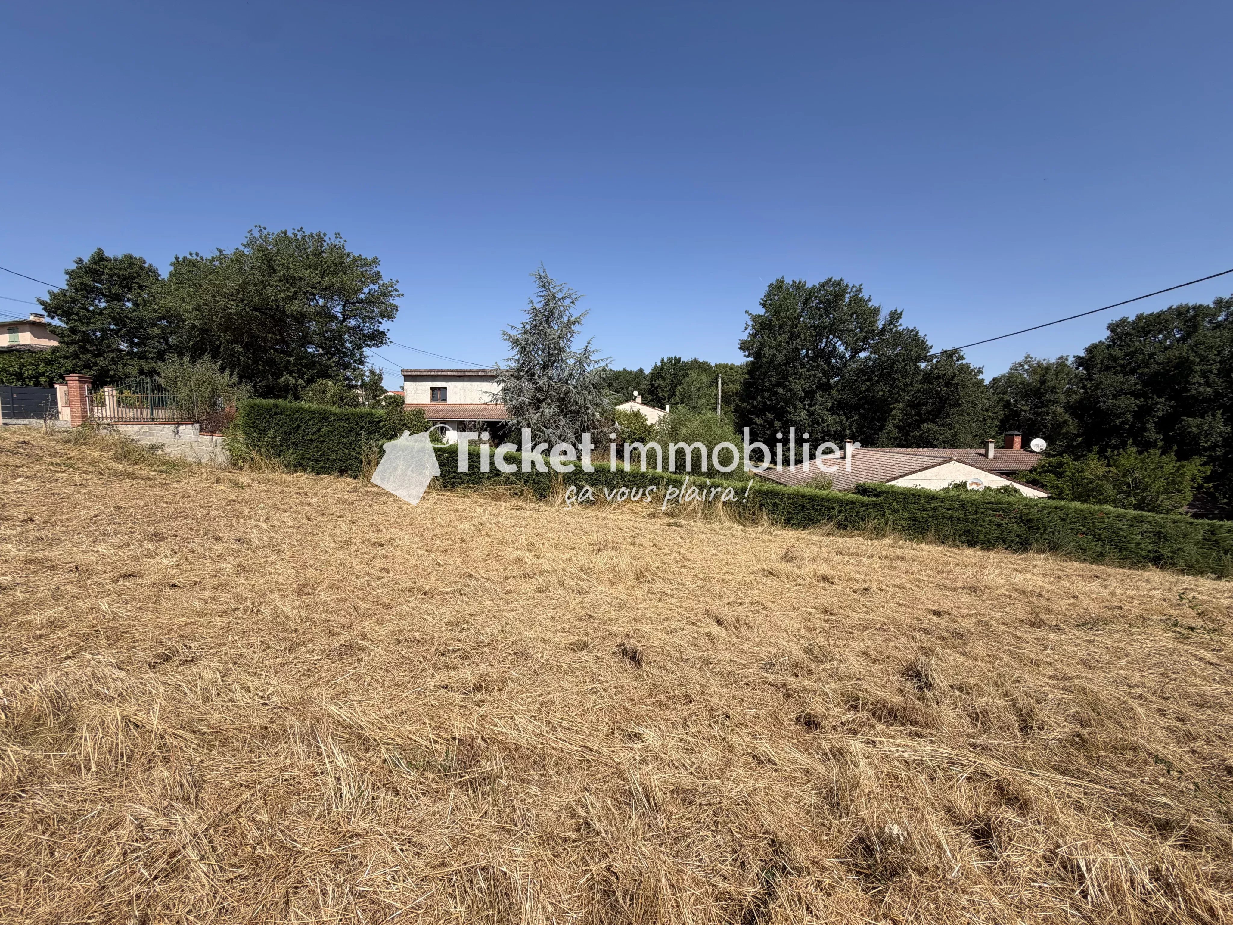 TERRAIN CONSTRUCTIBLE 900m2 DAUX NON VIABILISE LIBRE DE CONSTRUCTEUR — photo 4