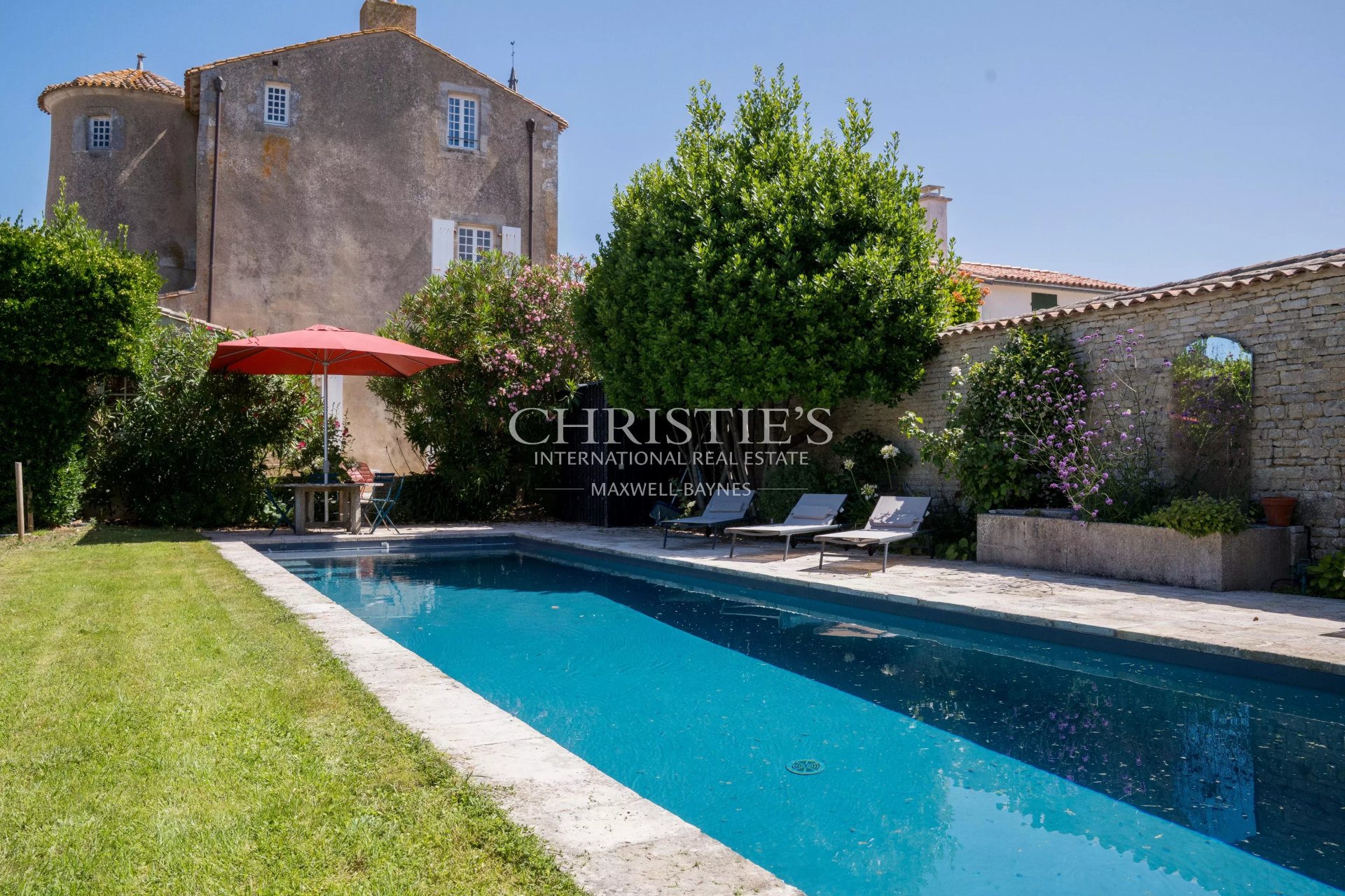 8 Bedroom Villa/Townhouse's Image 9