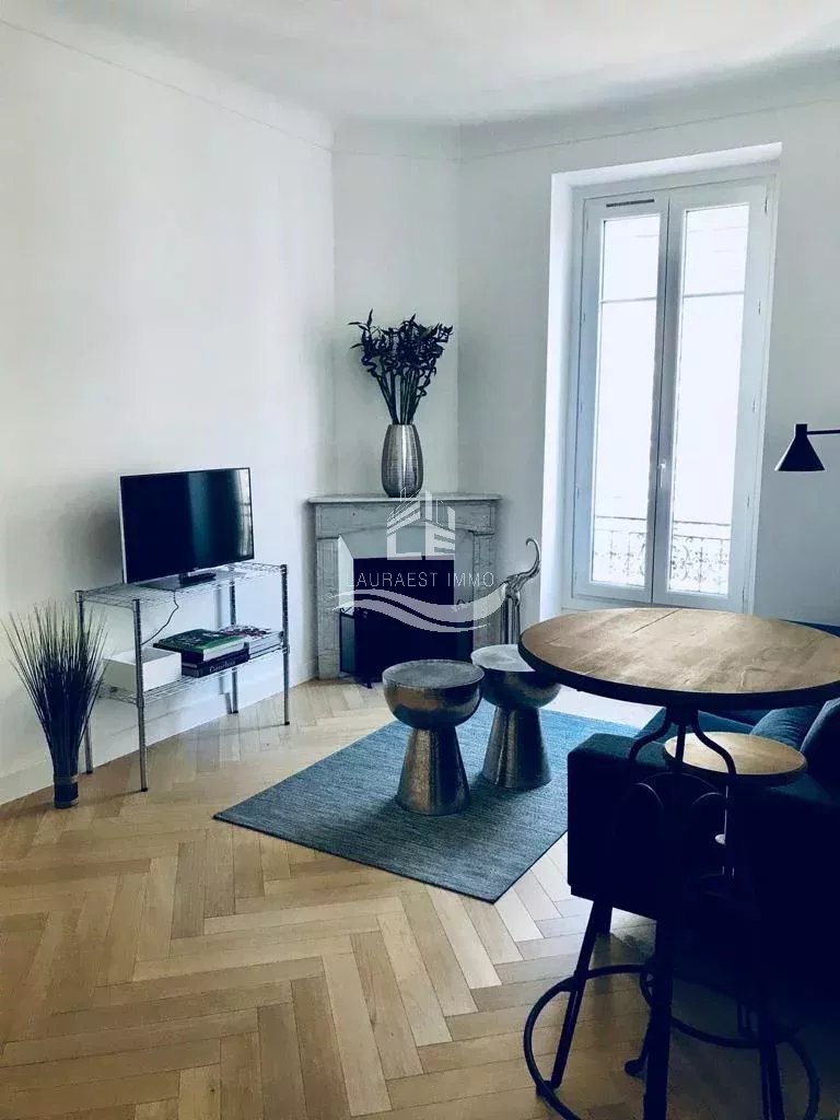 2 pièces rénovée Carrè D’Or