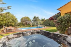 RESIDENTIAL NEIGHBOURHOOD I FAMILY HOUSE I HEATED POOL — photo 5 of 7