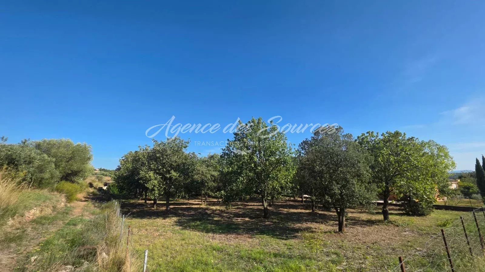 EXCLU : Terrain plat constructible de 1 490 m² à Tavernes