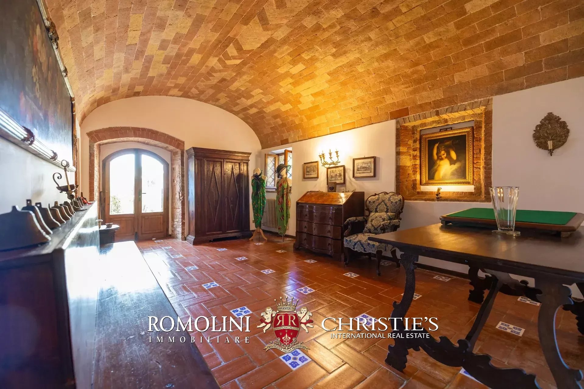 18 Bedroom Vineyard's Image 49